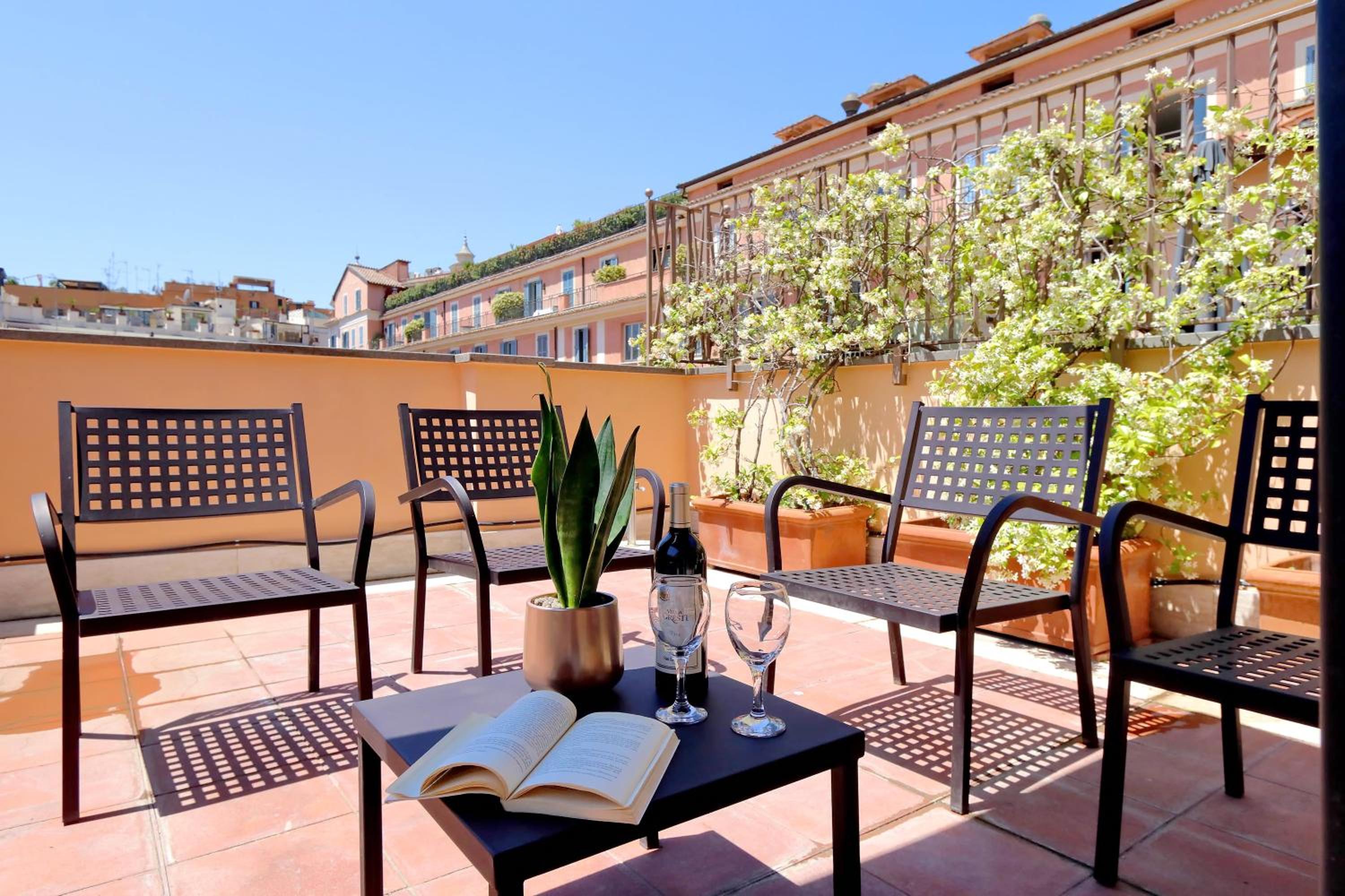 Deluxe Two-Bedroom Apartment with Terrace - Split Level photo 3