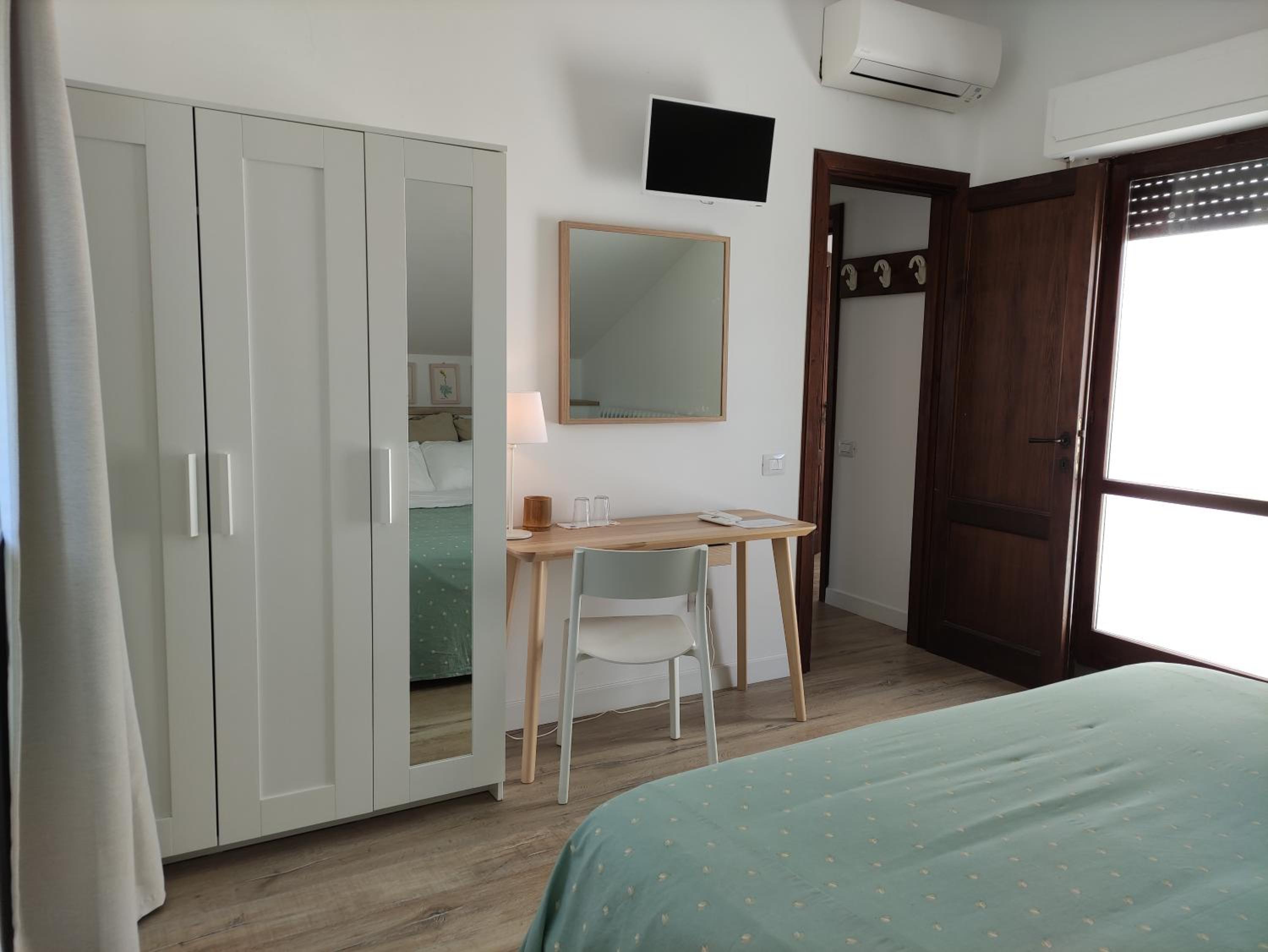 Deluxe Room - Photo 14