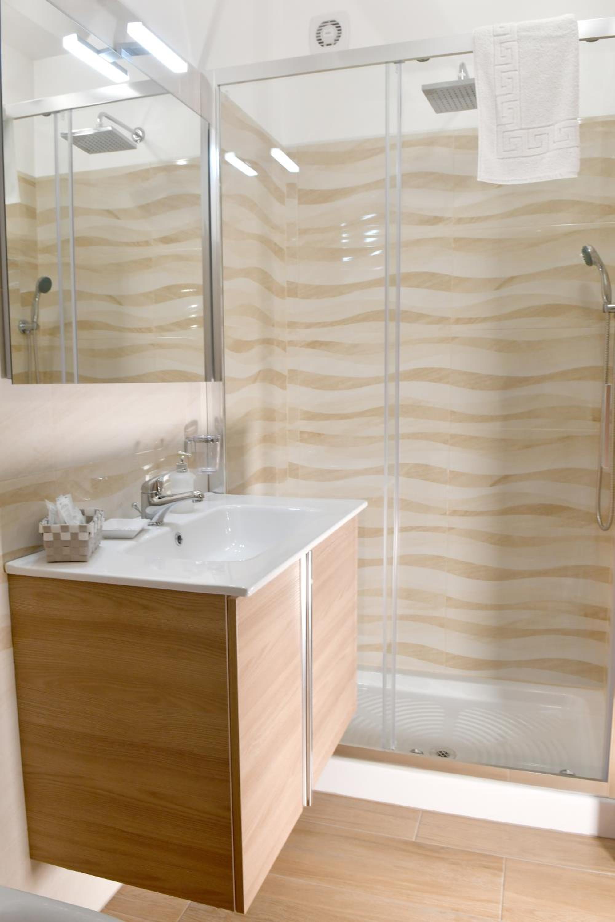 Quadruple Room - Photo 6