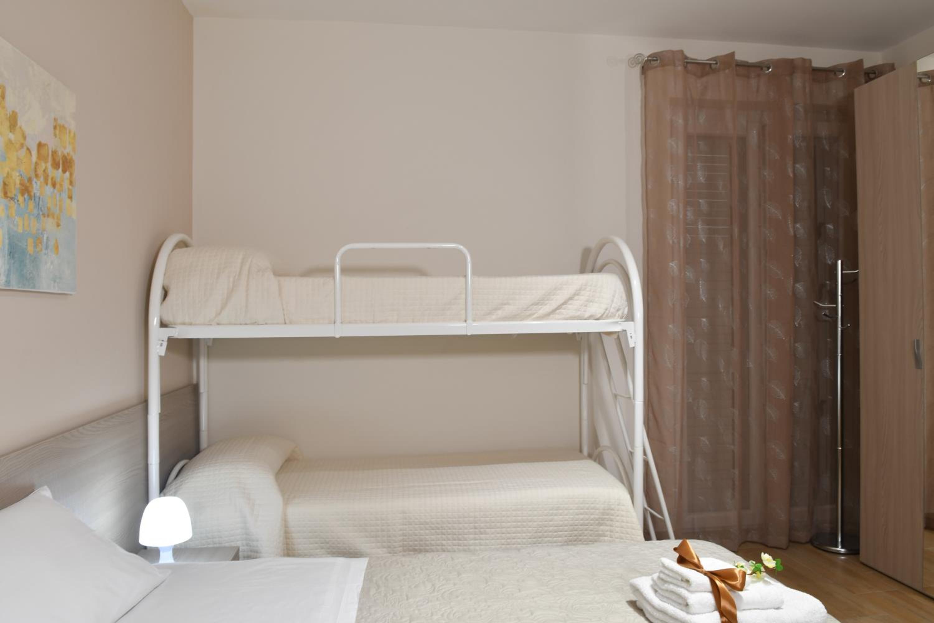 Quadruple Room - Photo 1