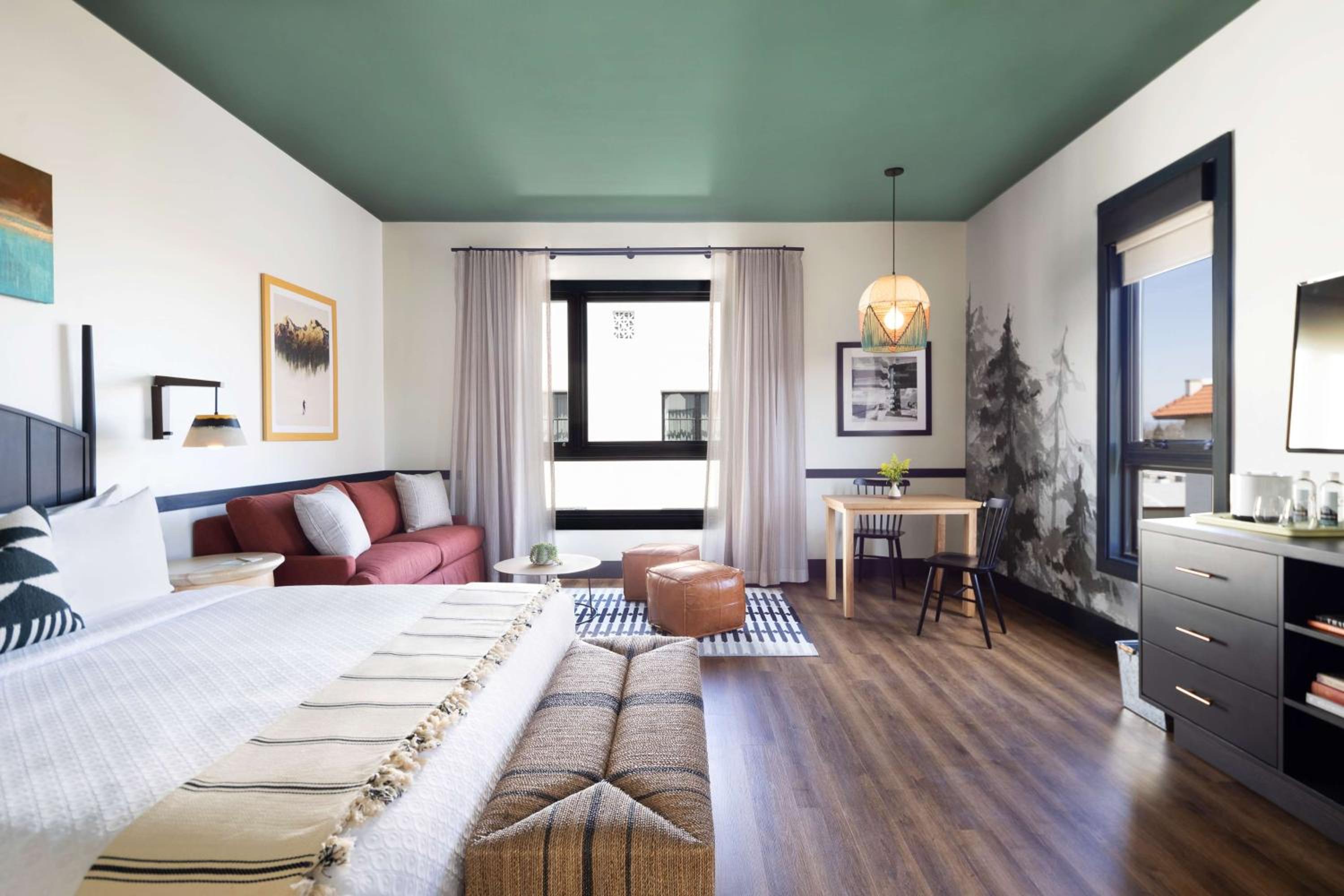 Junior King Suite