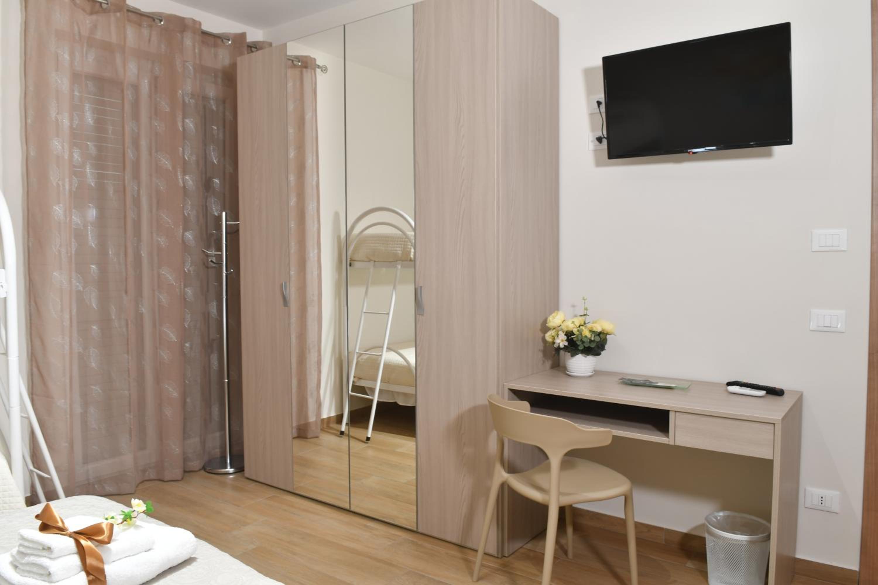 Quadruple Room - Photo 5