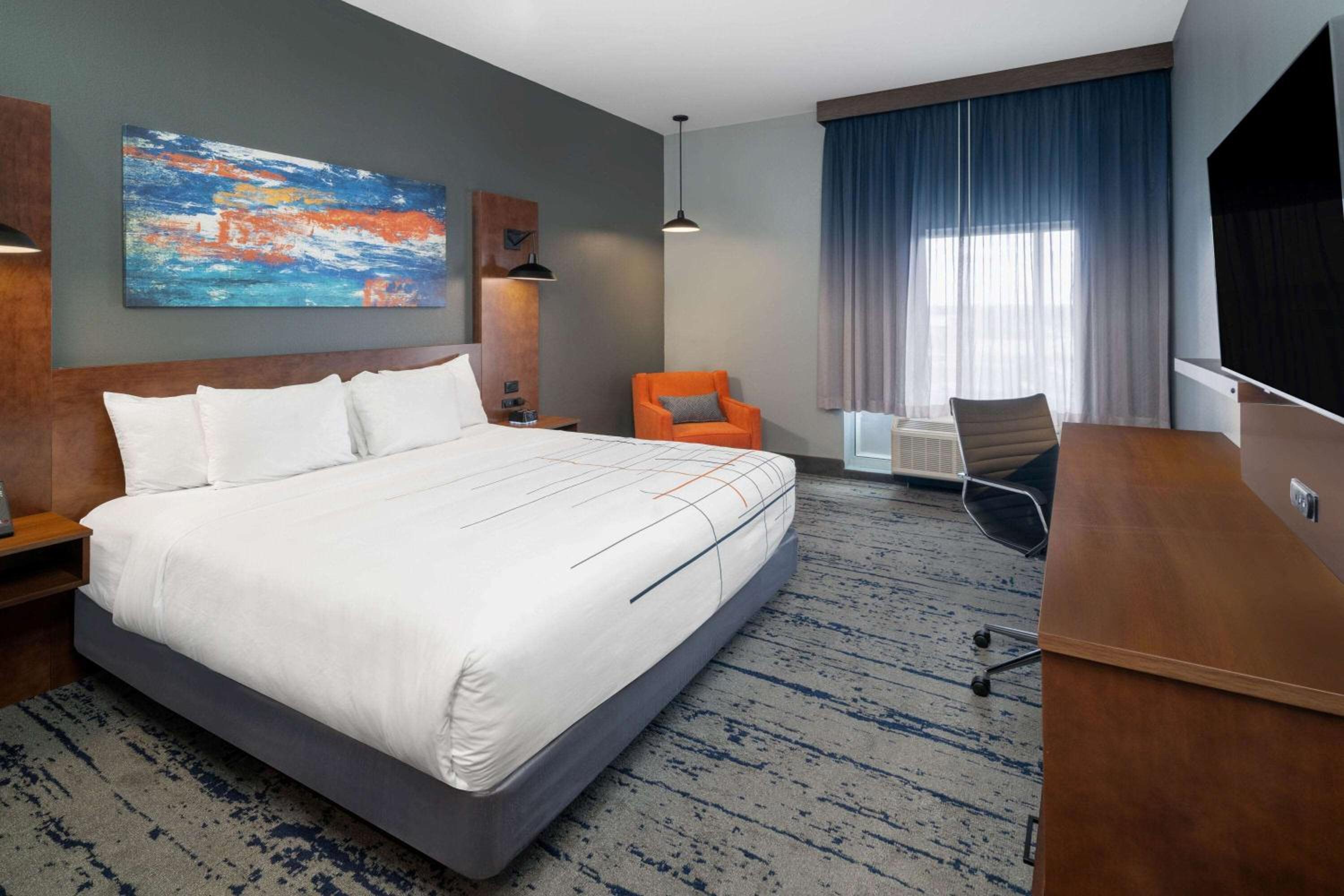 King Room - Non-Smoking - Photo 2