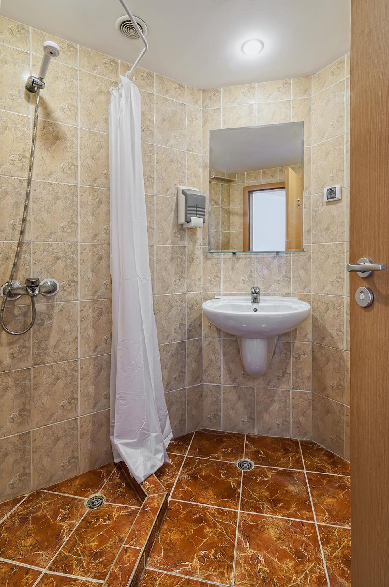 Twin Room with Extra Bed and Balcony photo 3
