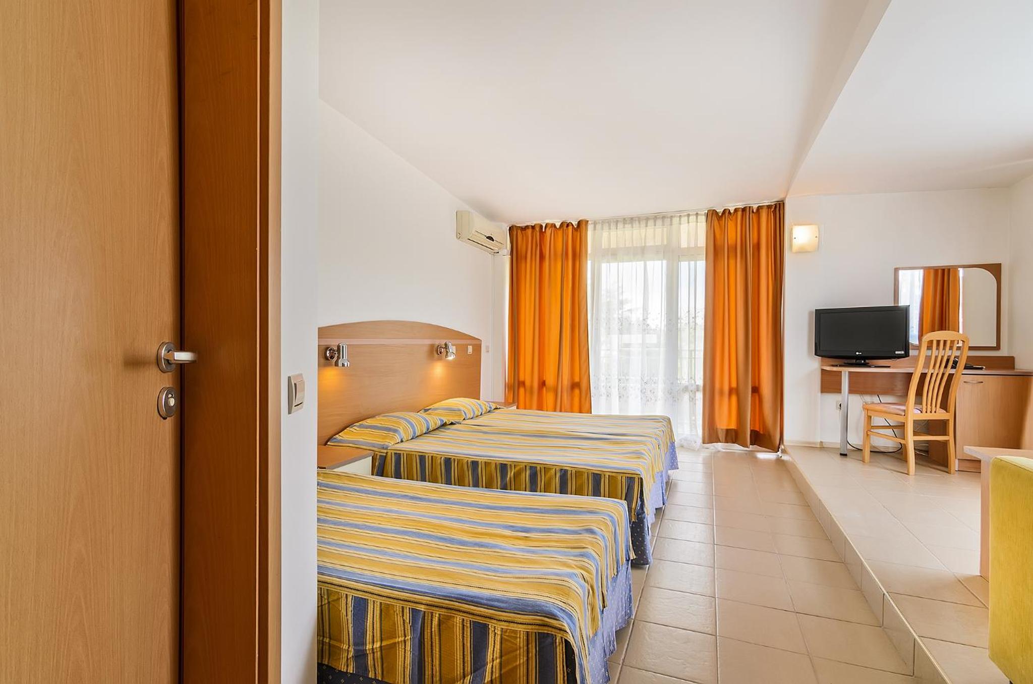 Triple Room with Balcony 