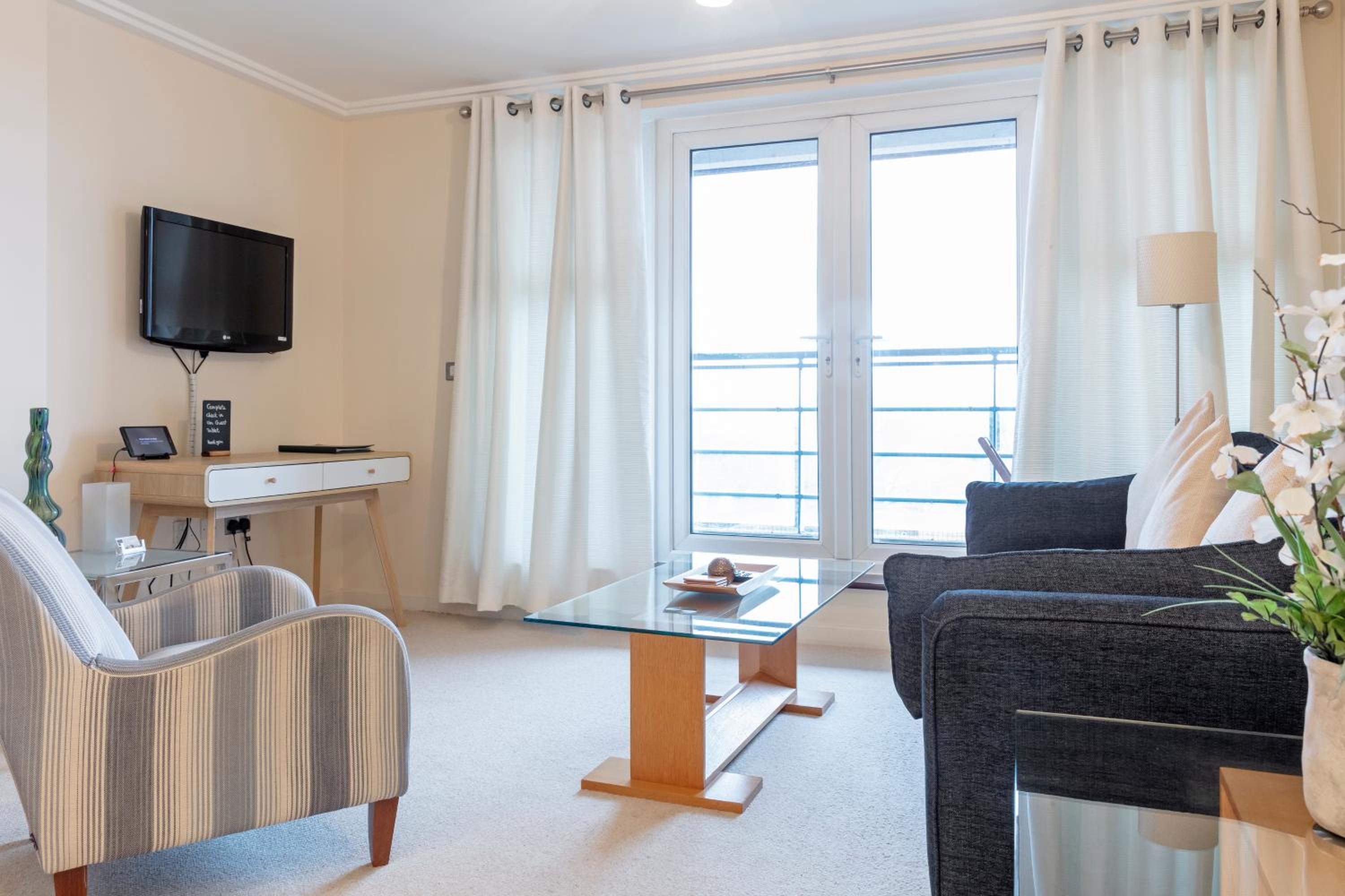 One-Bedroom Apartment photo 1