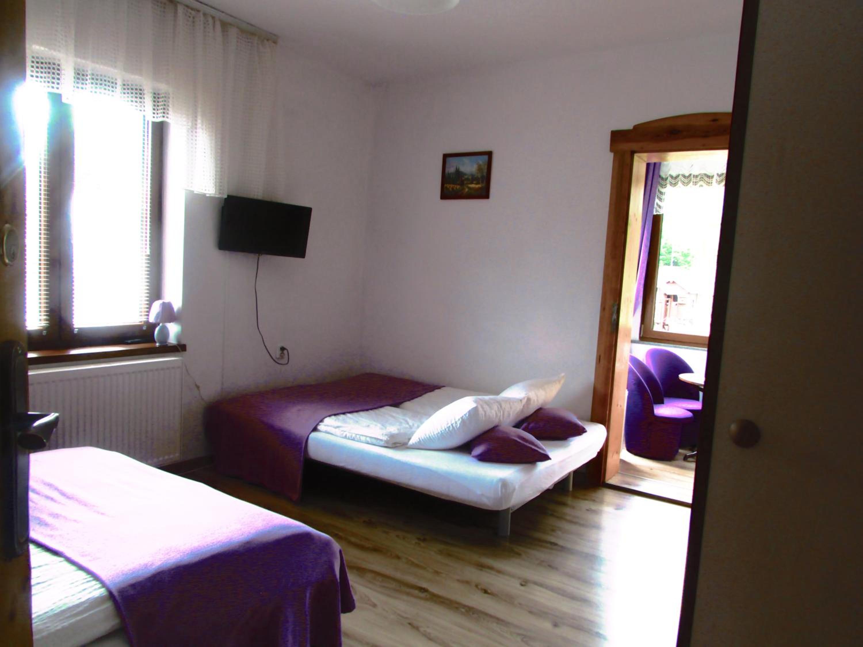 Quadruple Room - Photo 8