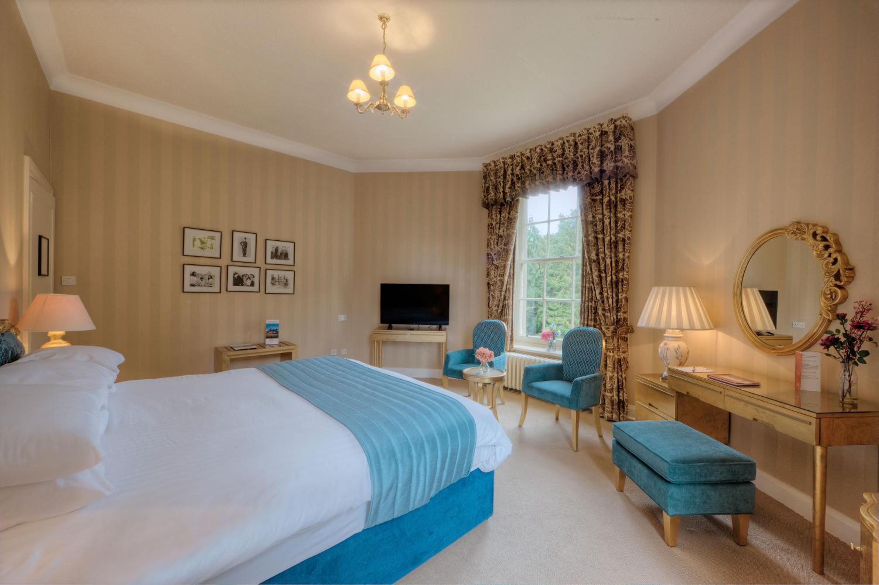 Two-Bedroom Suite - Photo 3