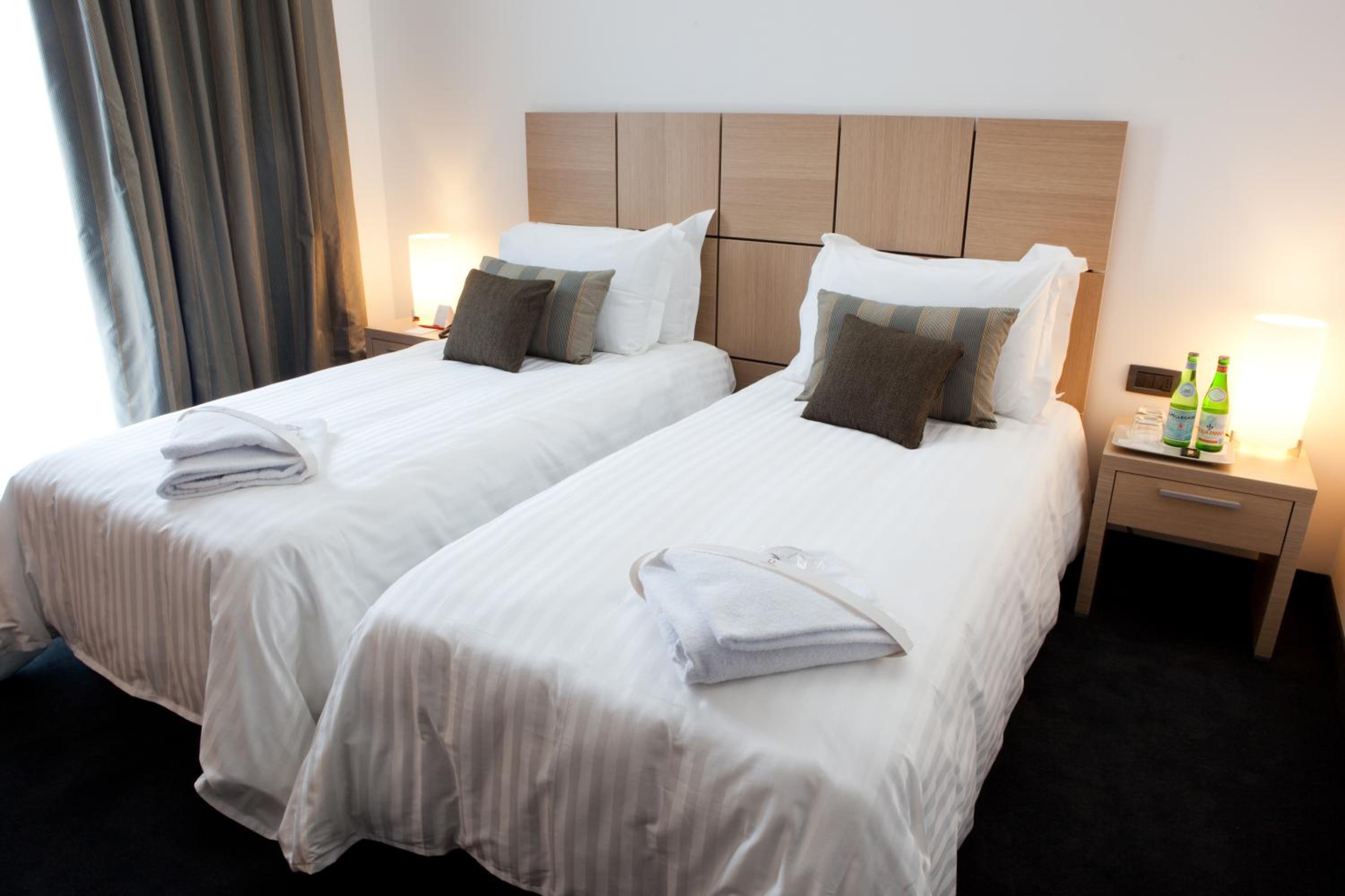 Superior Twin Room - Photo 4