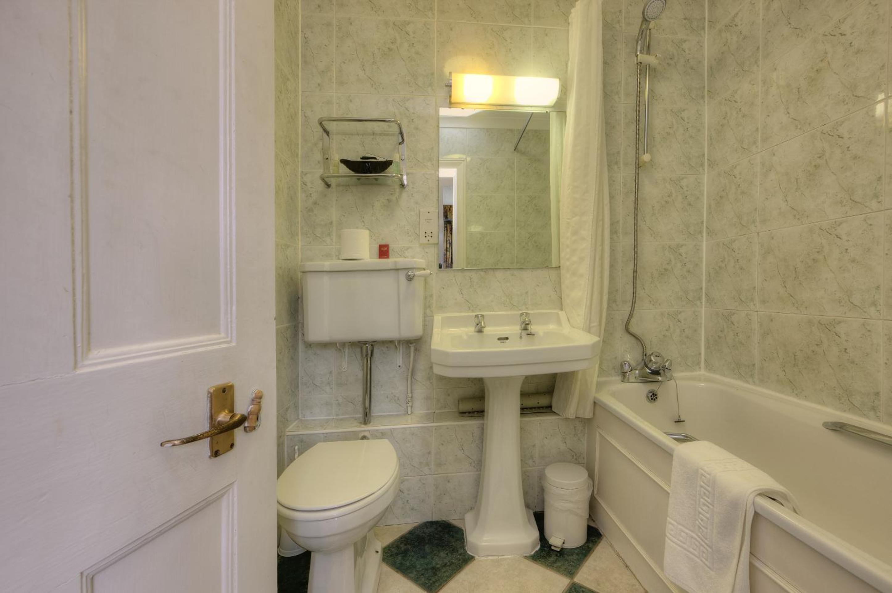Standard Twin Room with Garden View - Photo 2