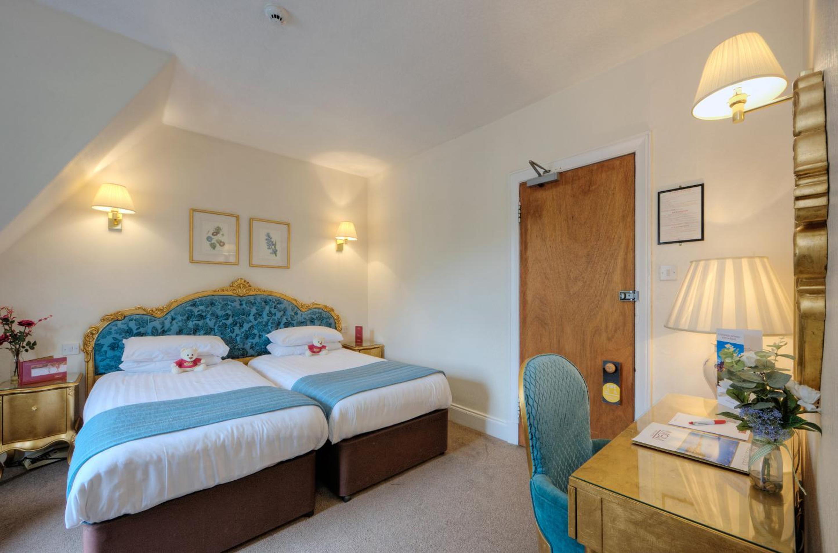 Standard Twin Room with Garden View - Photo 8
