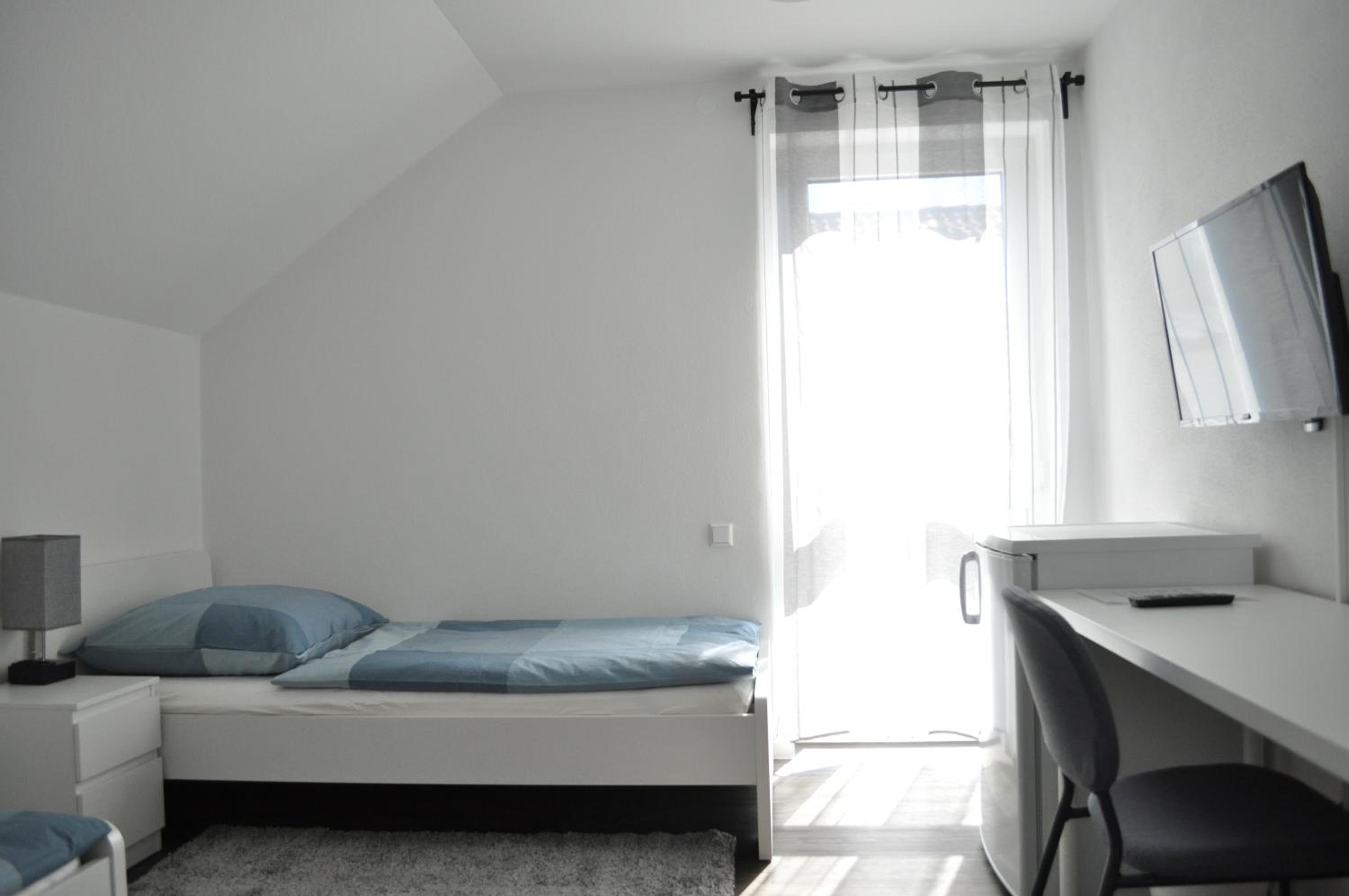 Double Room with Shared Bathroom photo 3