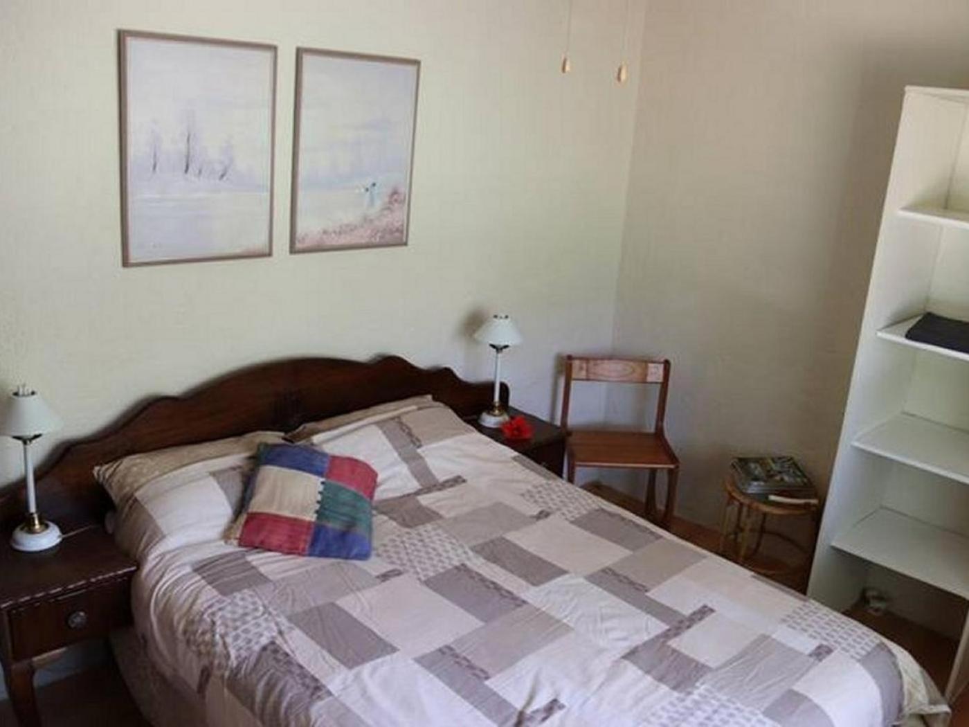 Three-Bedroom House - Photo 2