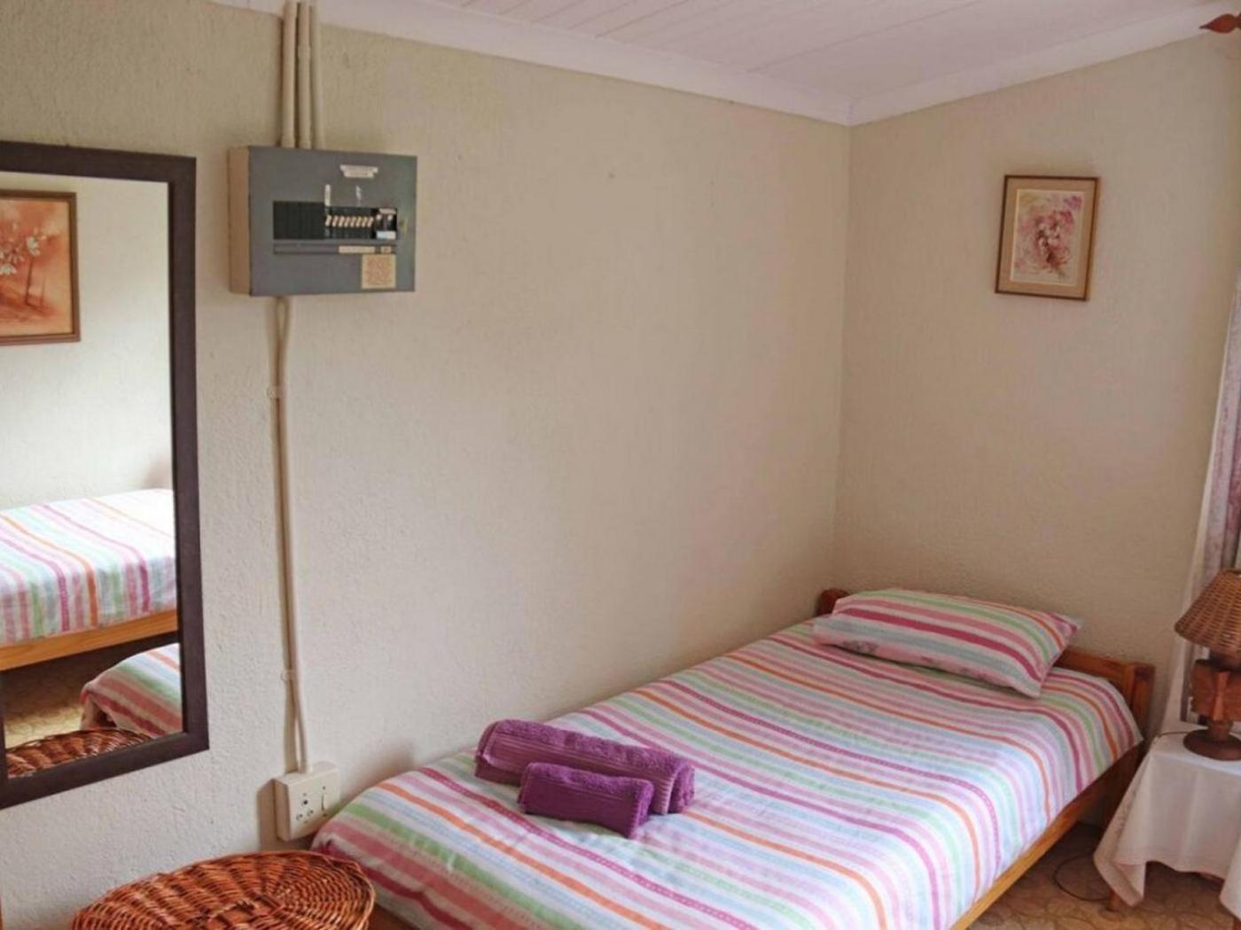 Three-Bedroom House - Photo 7