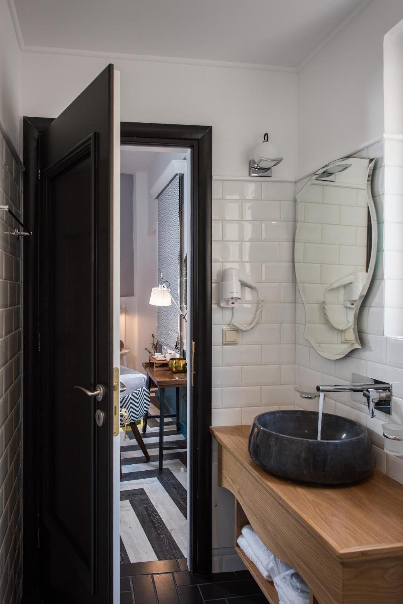 Two-Bedroom Suite with Balcony photo 3