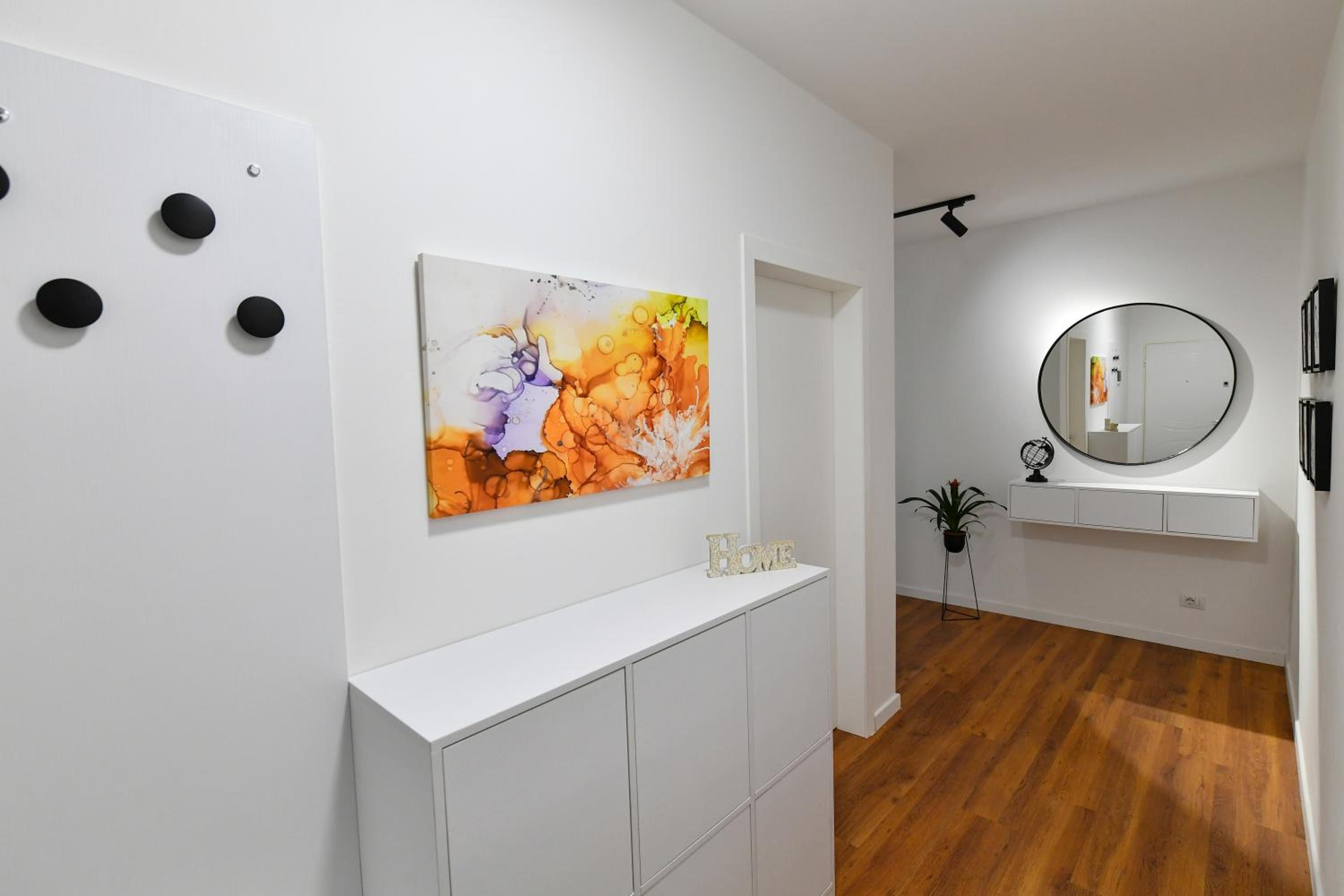 One-Bedroom Apartment photo 2