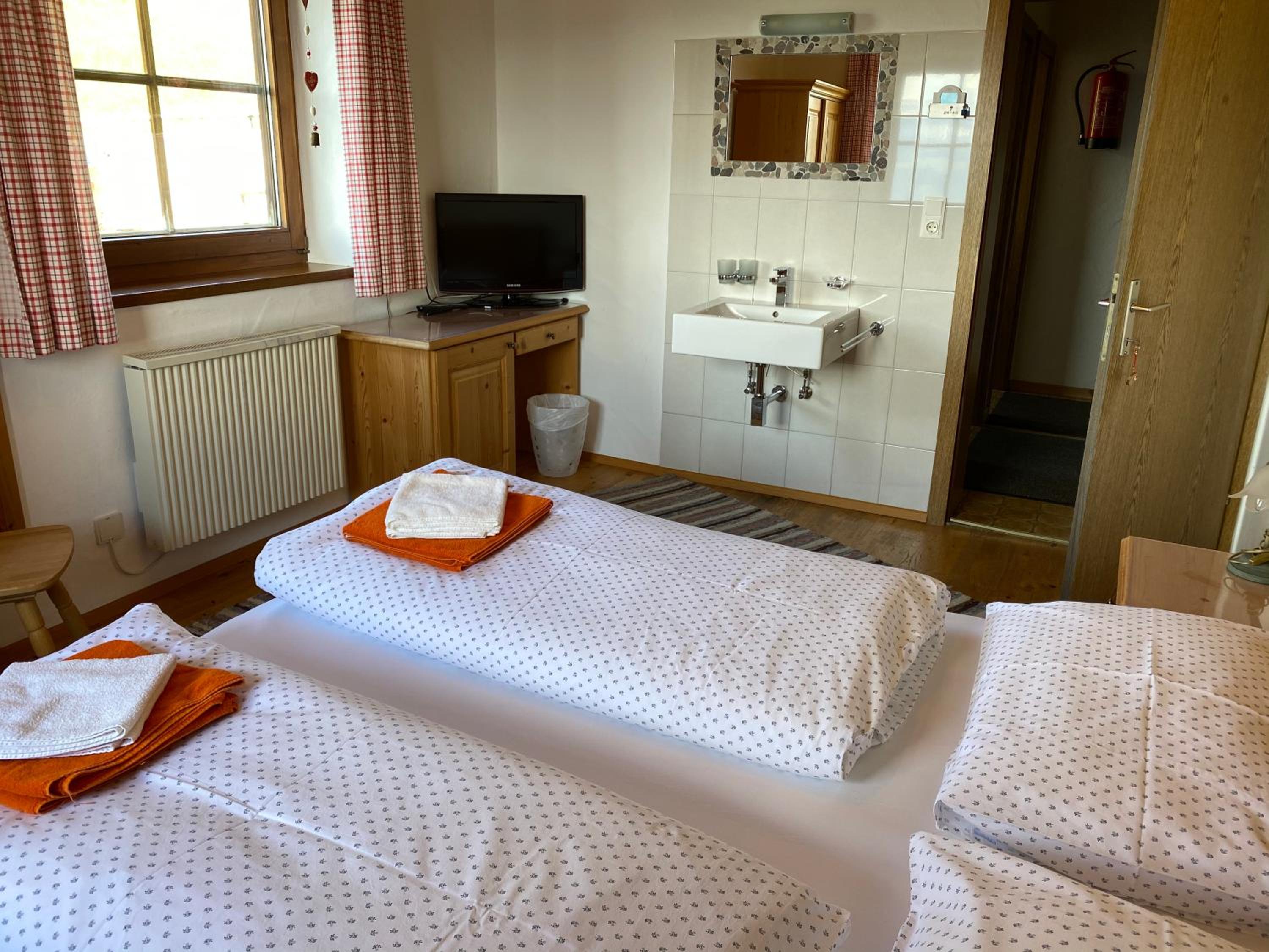 Six-Bedroom House photo 1