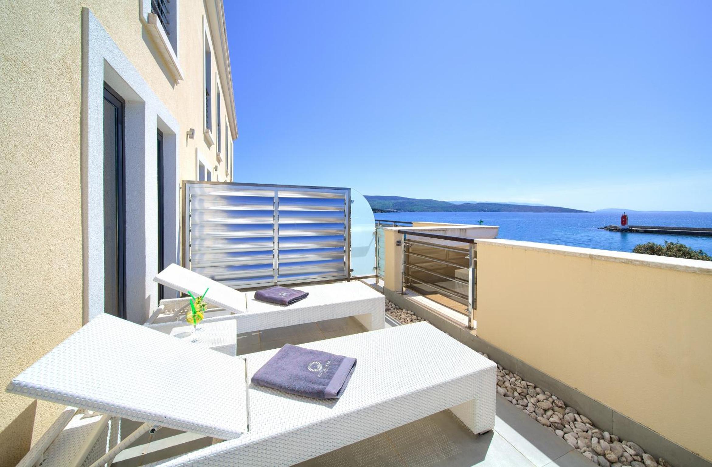 Deluxe Double Room with Sea View photo 3