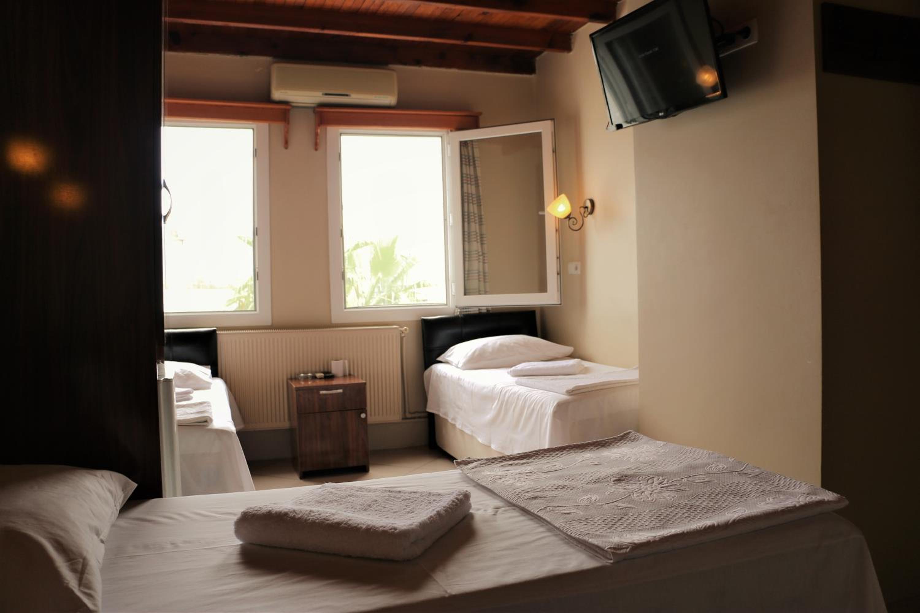 Standard Triple Room photo 3