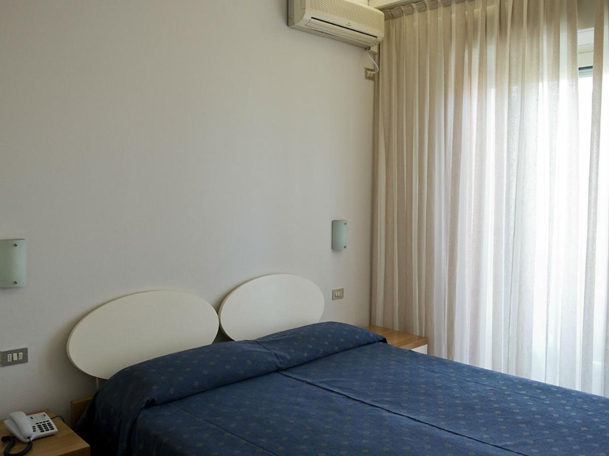 Standard Double or Twin Room photo 3