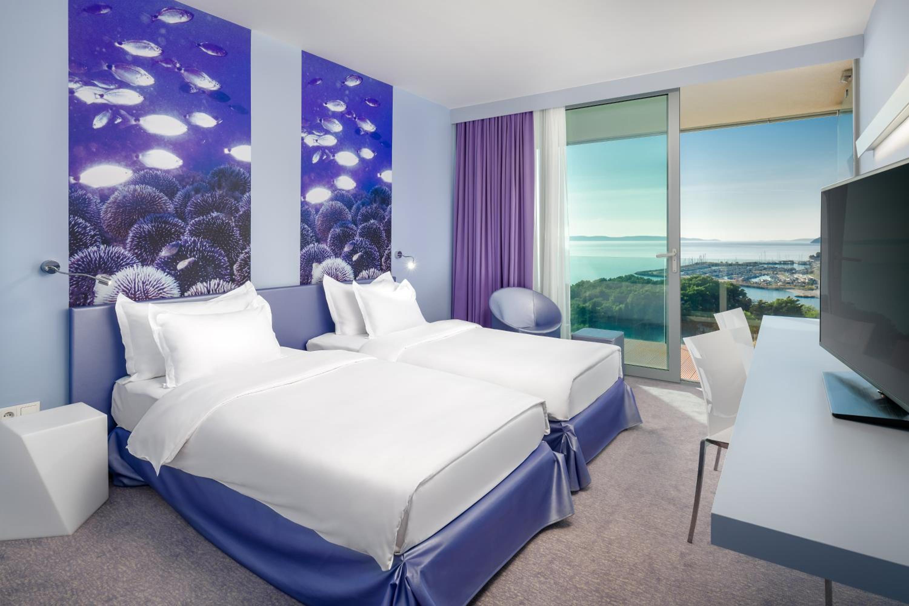 Superior Room with Sea View and Balcony - Photo 1