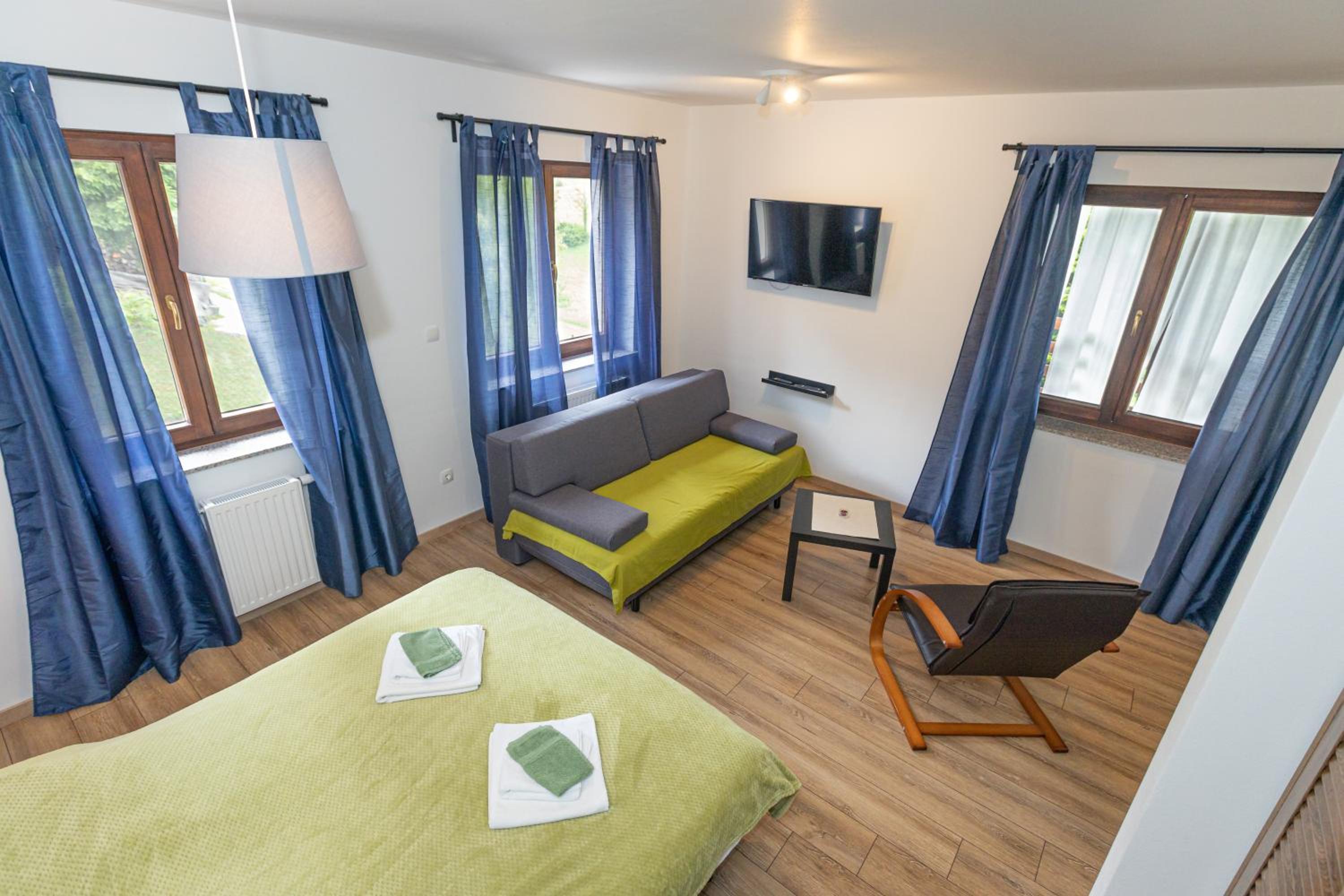 Deluxe Studio with Jacuzzi - Photo 10