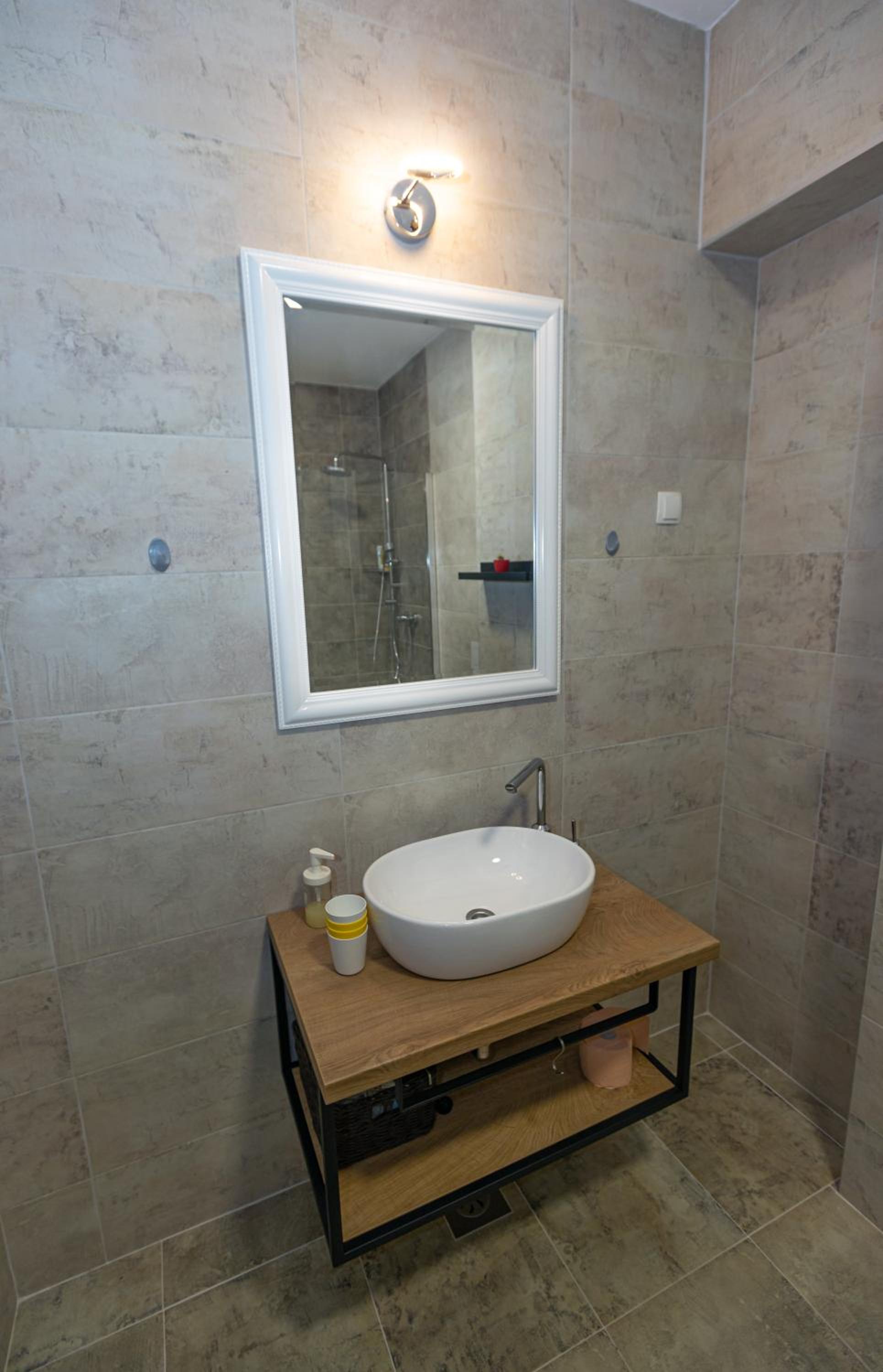 Deluxe Studio with Patio - Photo 6