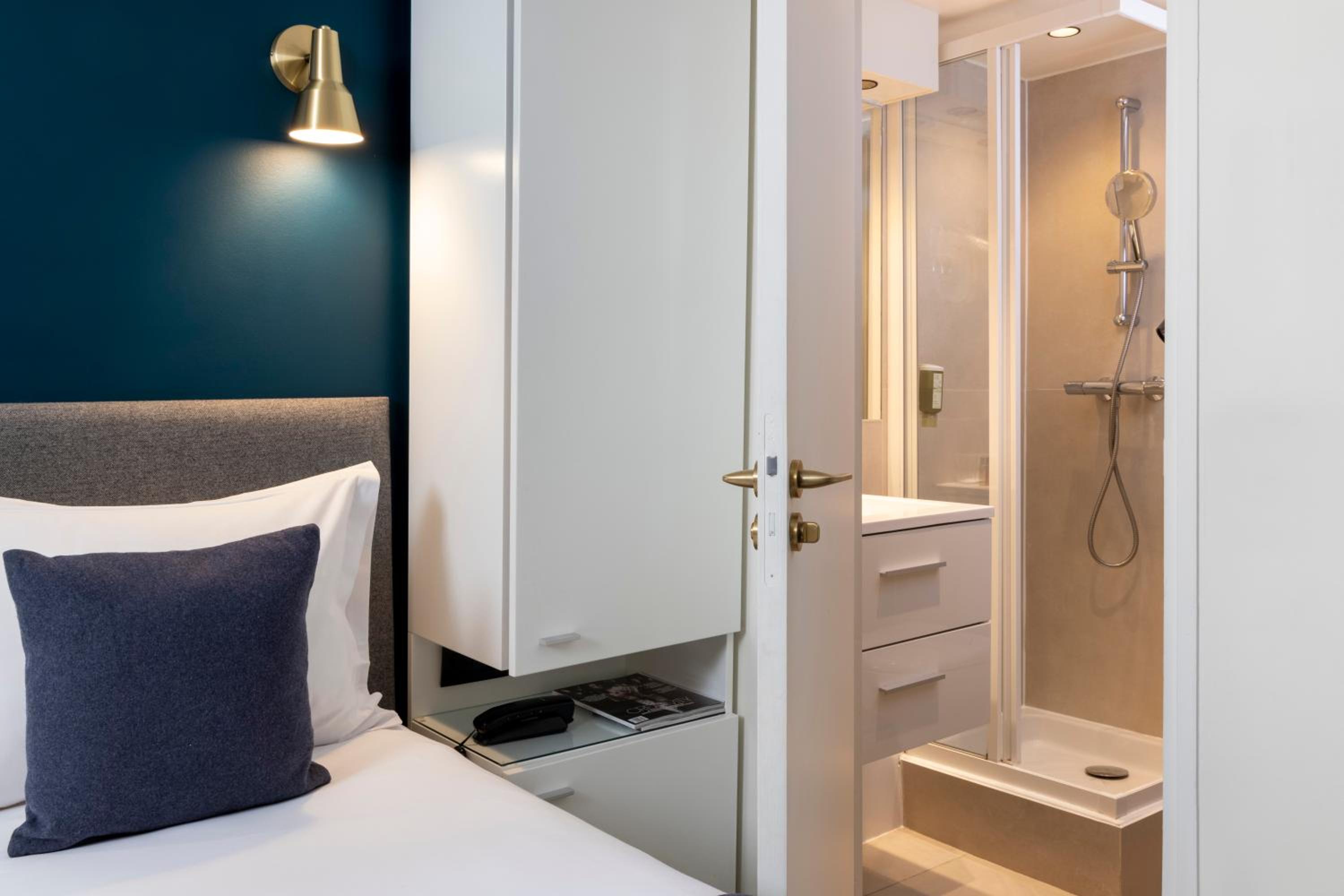 Two Adjoining Double Rooms thumbnail 5