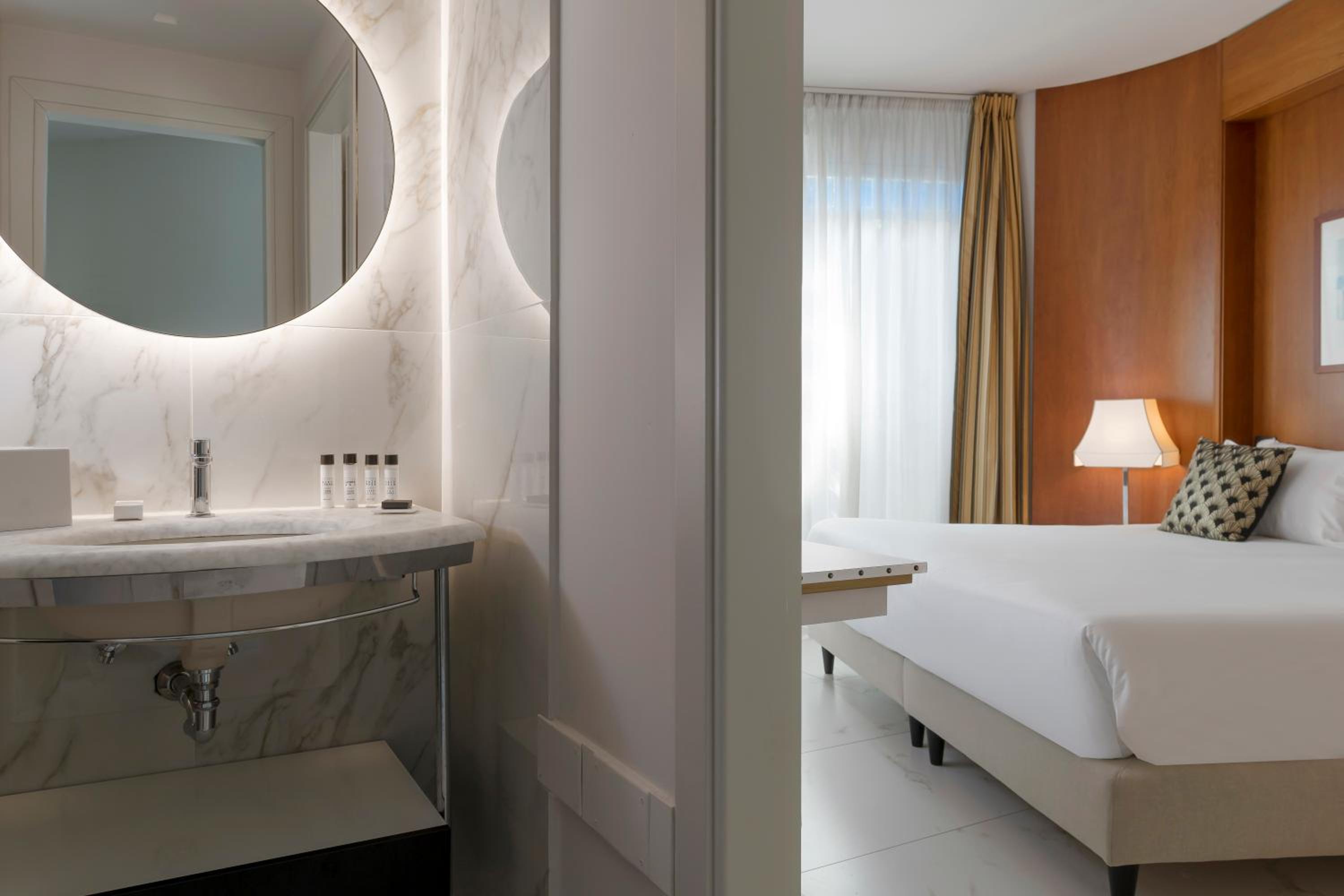 Junior Suite with City View and Spa photo 3