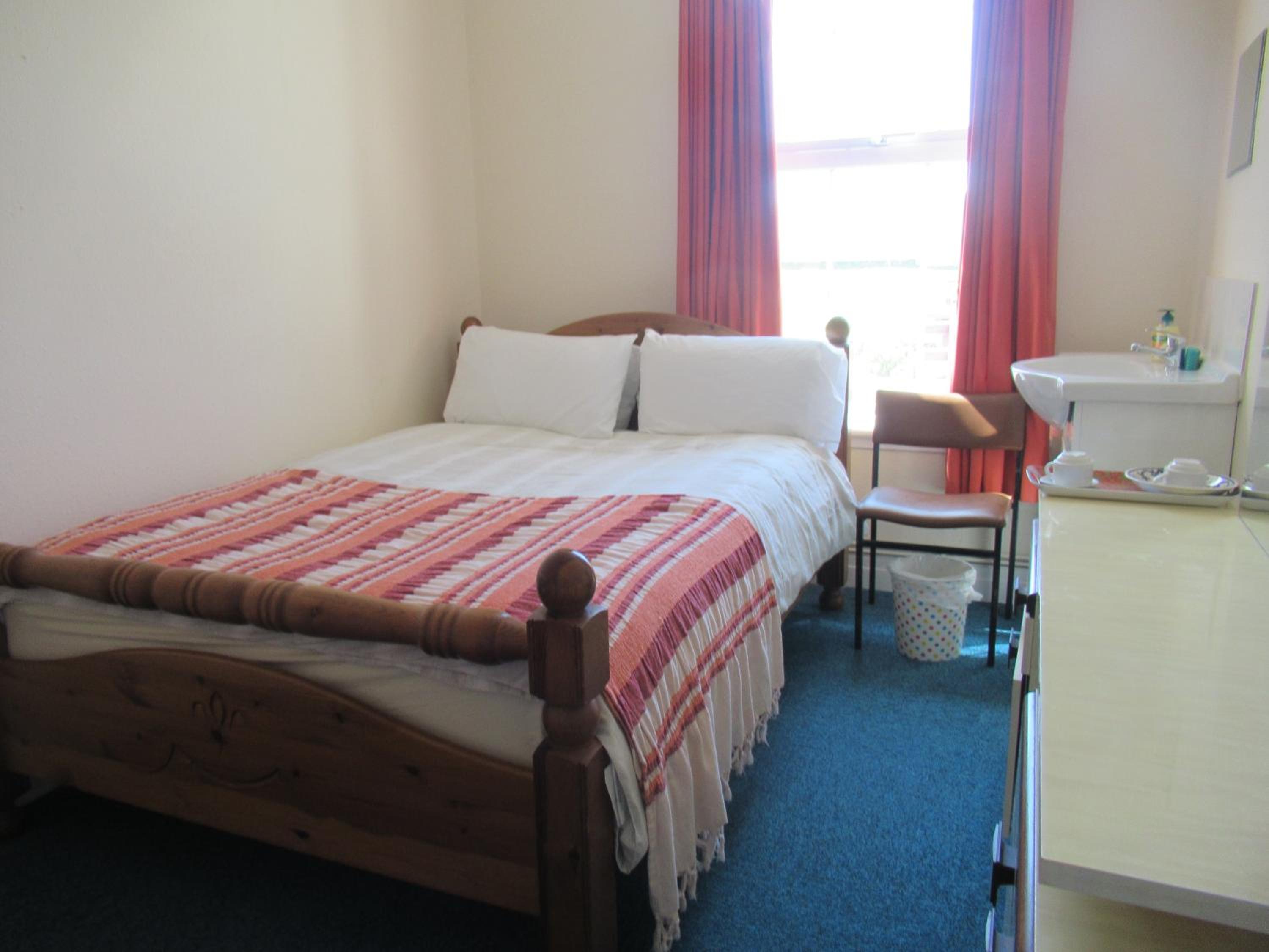 Single Room with Shared Bathroom photo 3