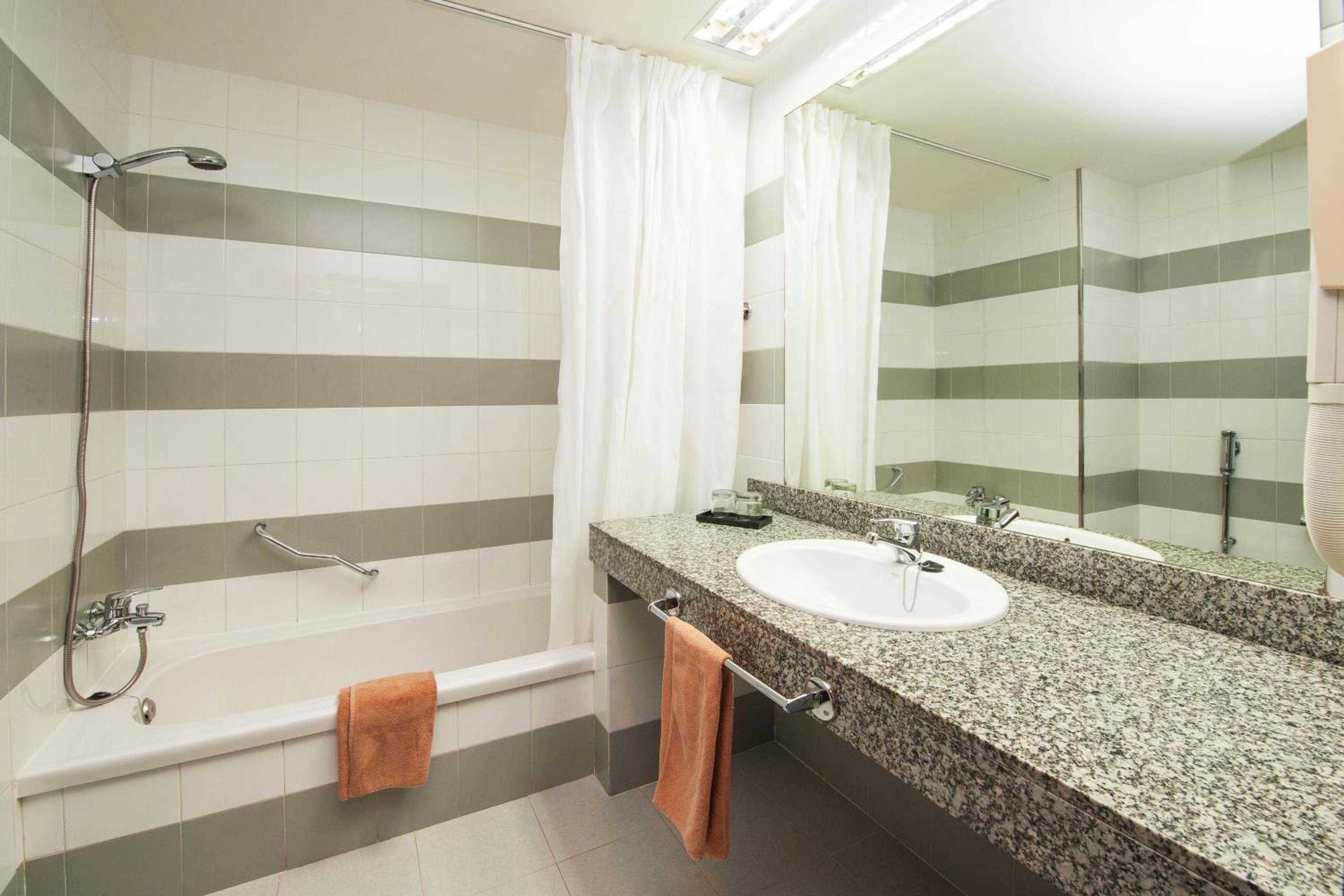 Twin Room (1 Adult) photo 2