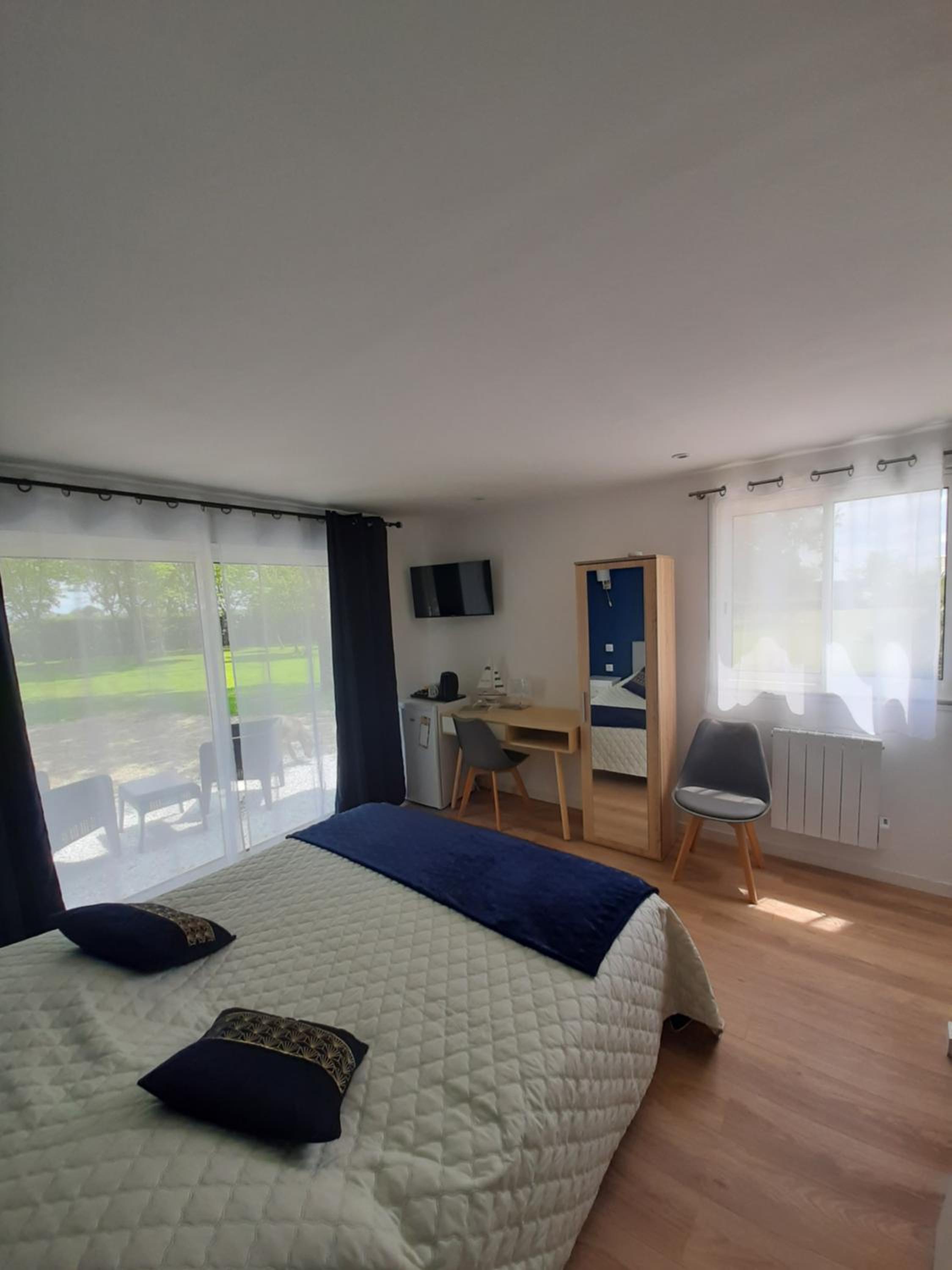 Double Room with Garden View - Photo 2