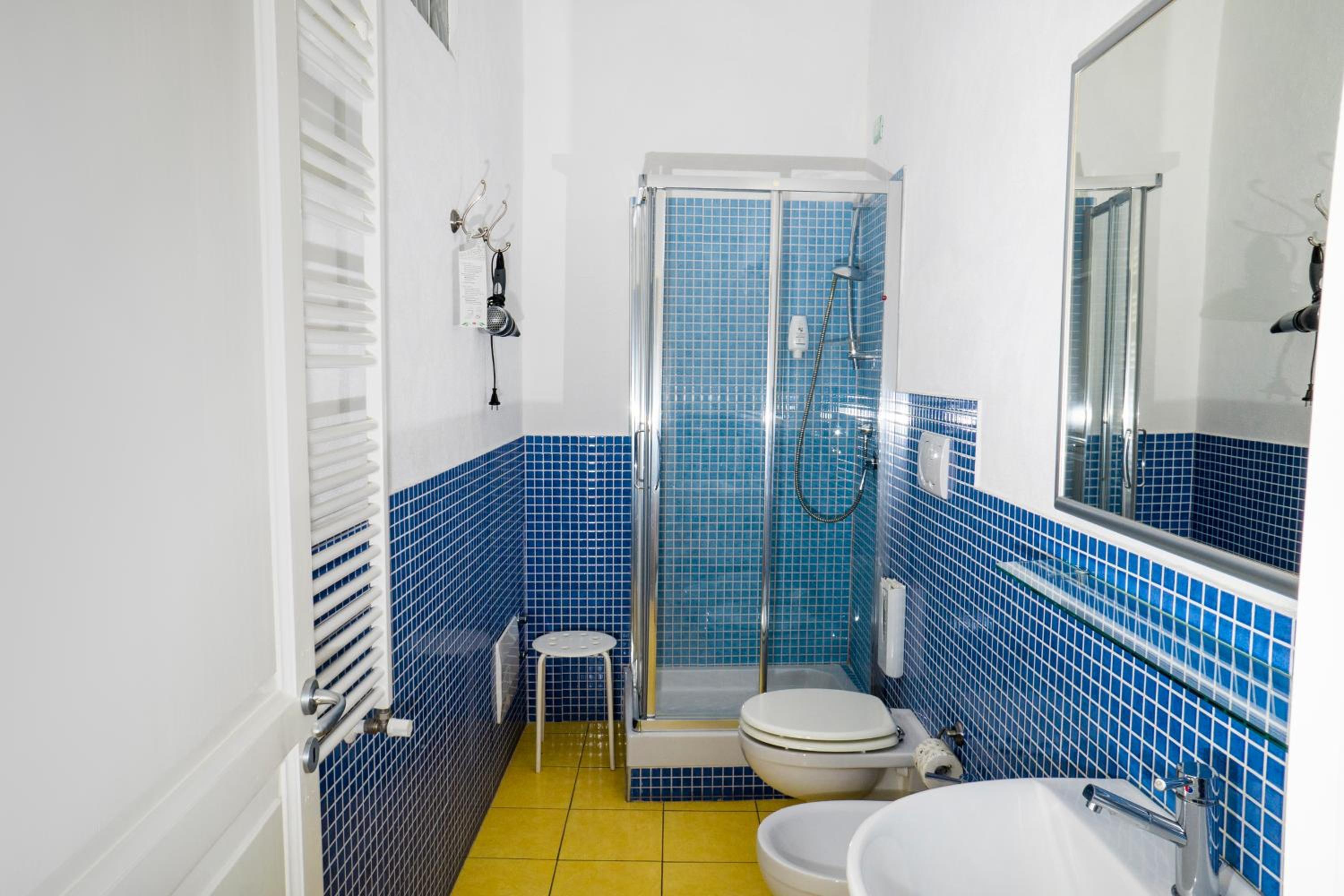 Double Room with Balcony - Photo 2