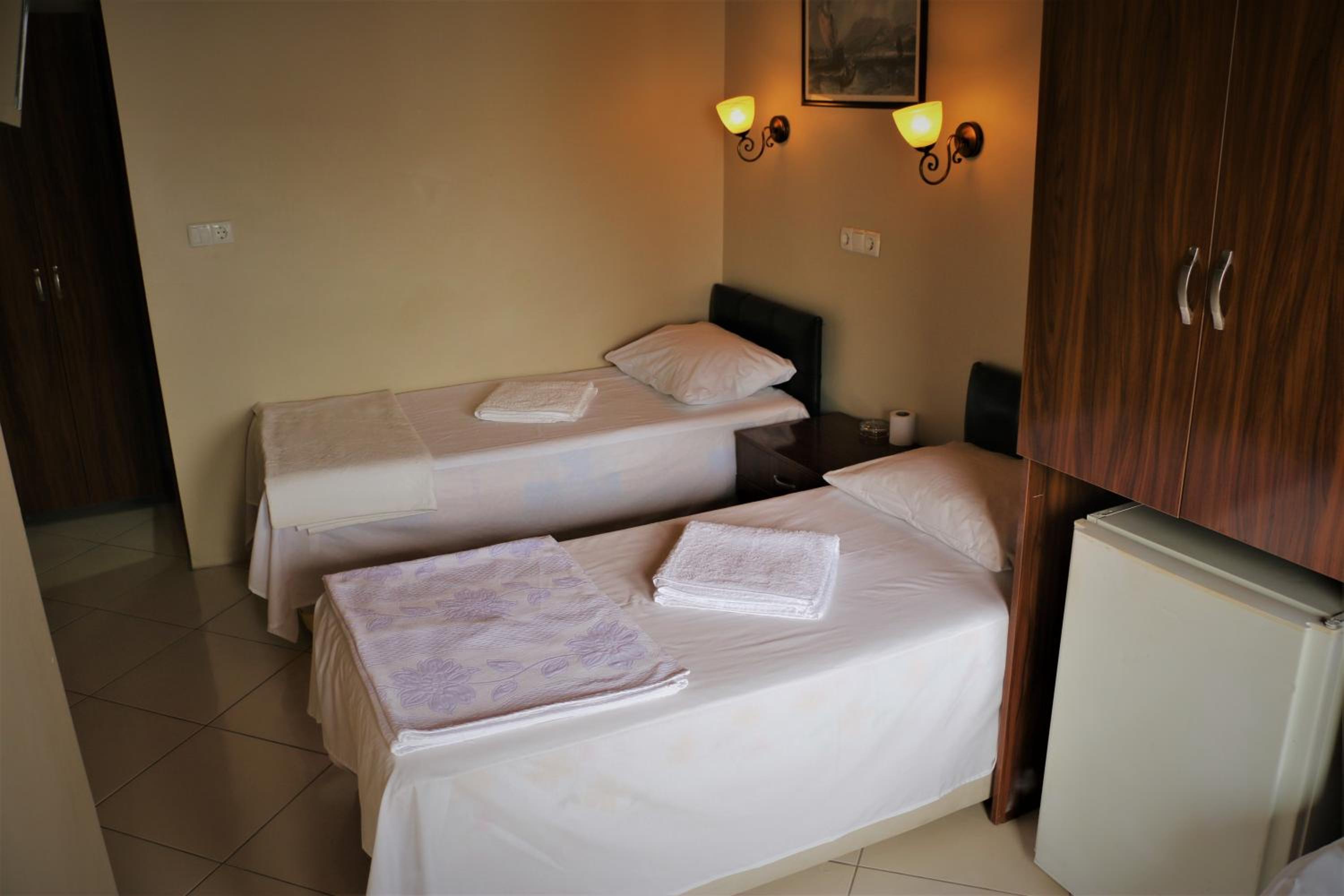 Standard Double or Twin Room photo 3