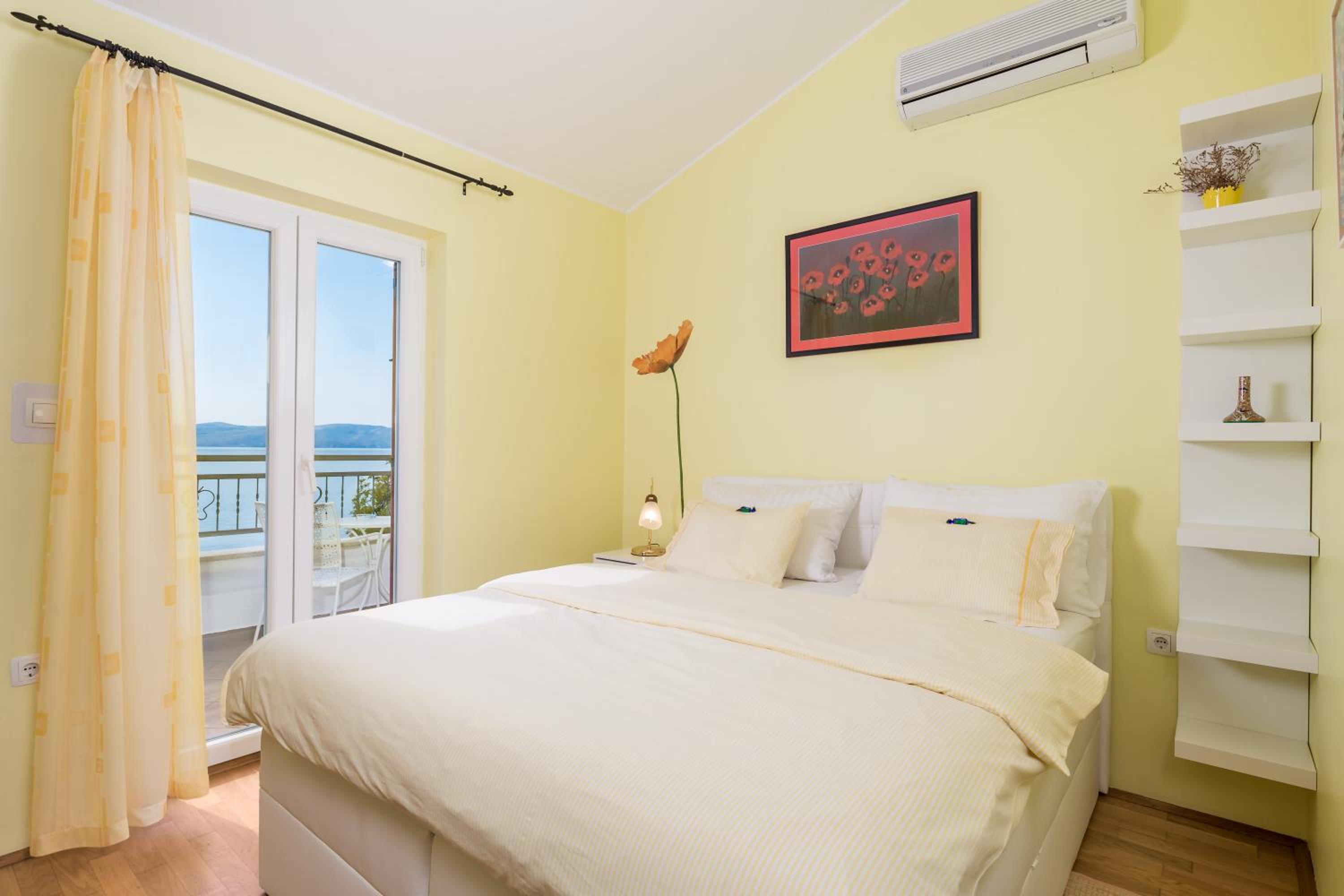 Double Room with Balcony and Sea View - Photo 1