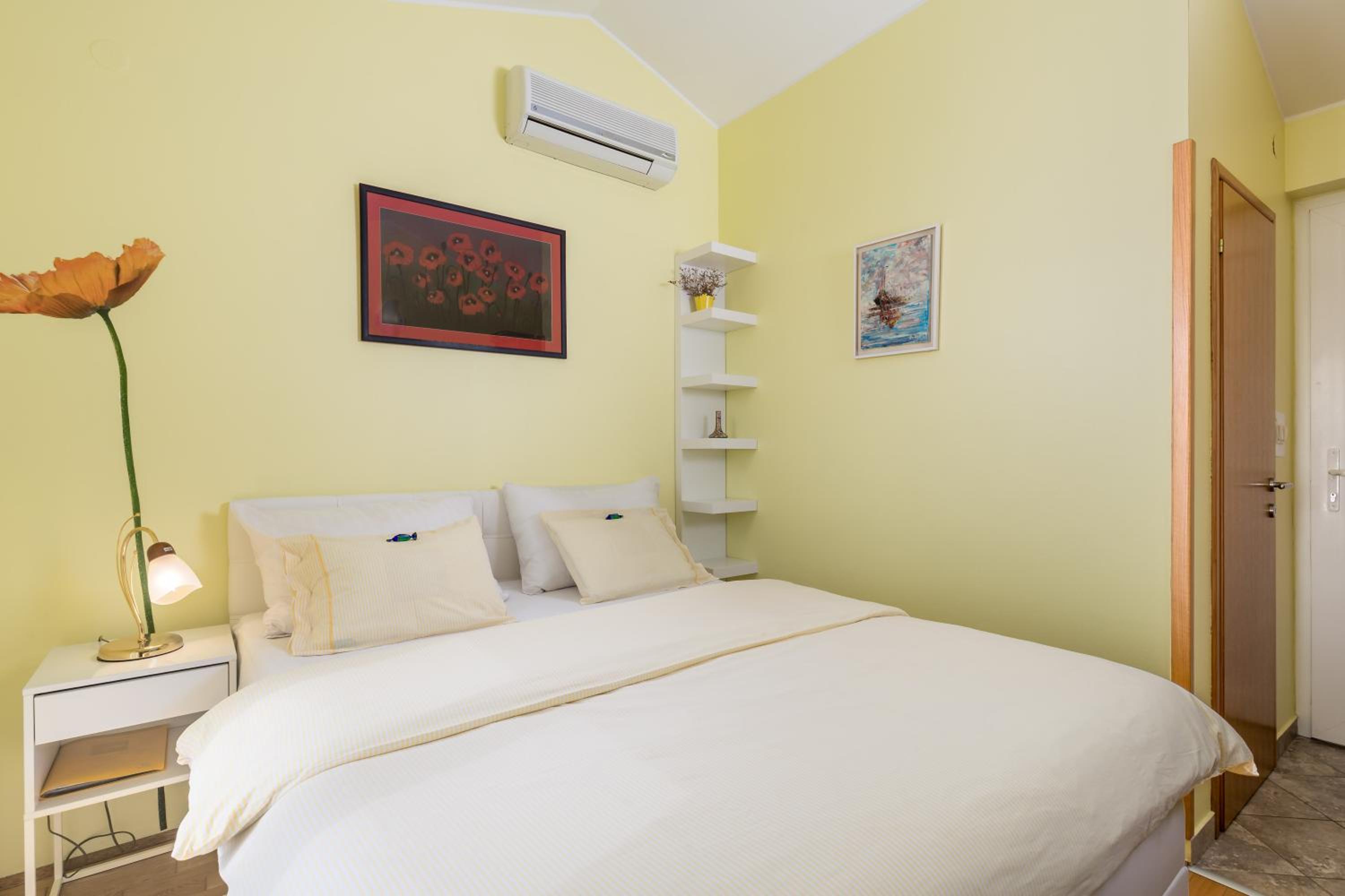 Double Room with Balcony and Sea View - Photo 17