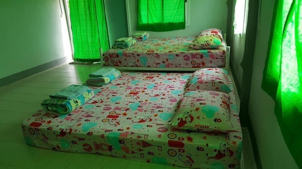 Quadruple Room with Private Bathroom - Photo 2