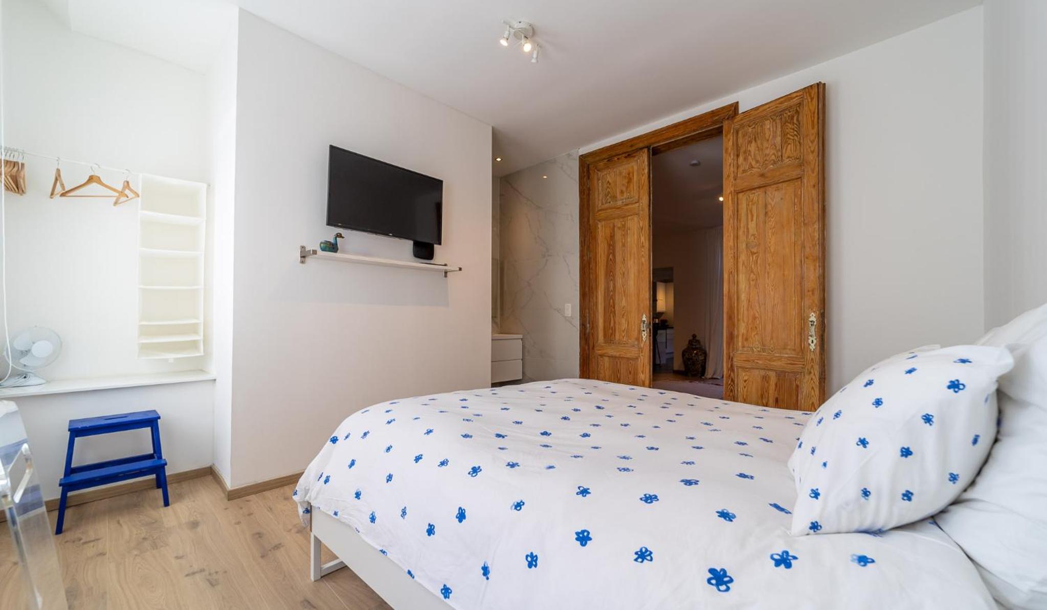 Apartment with Terrace - Photo 31