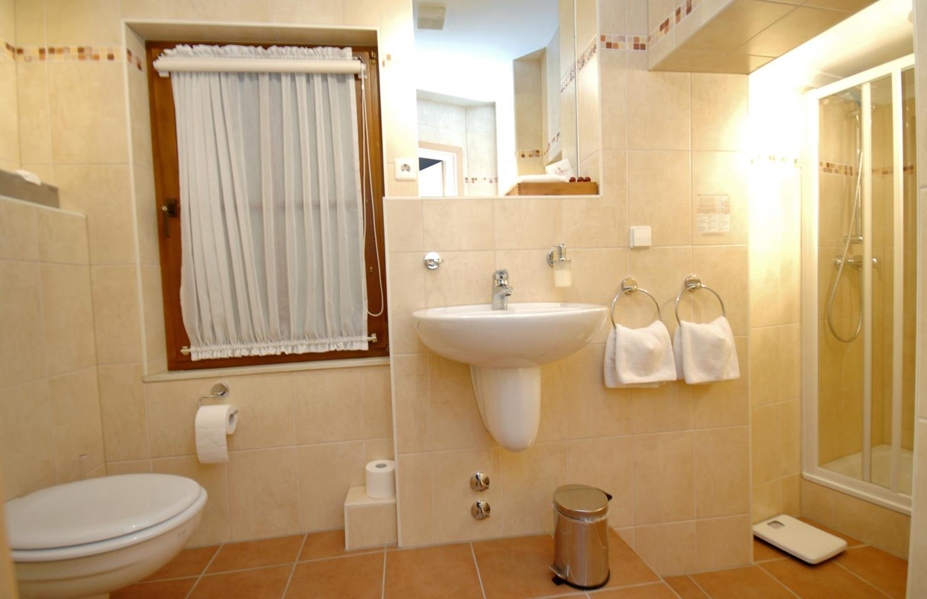 Large Double Room - Photo 4