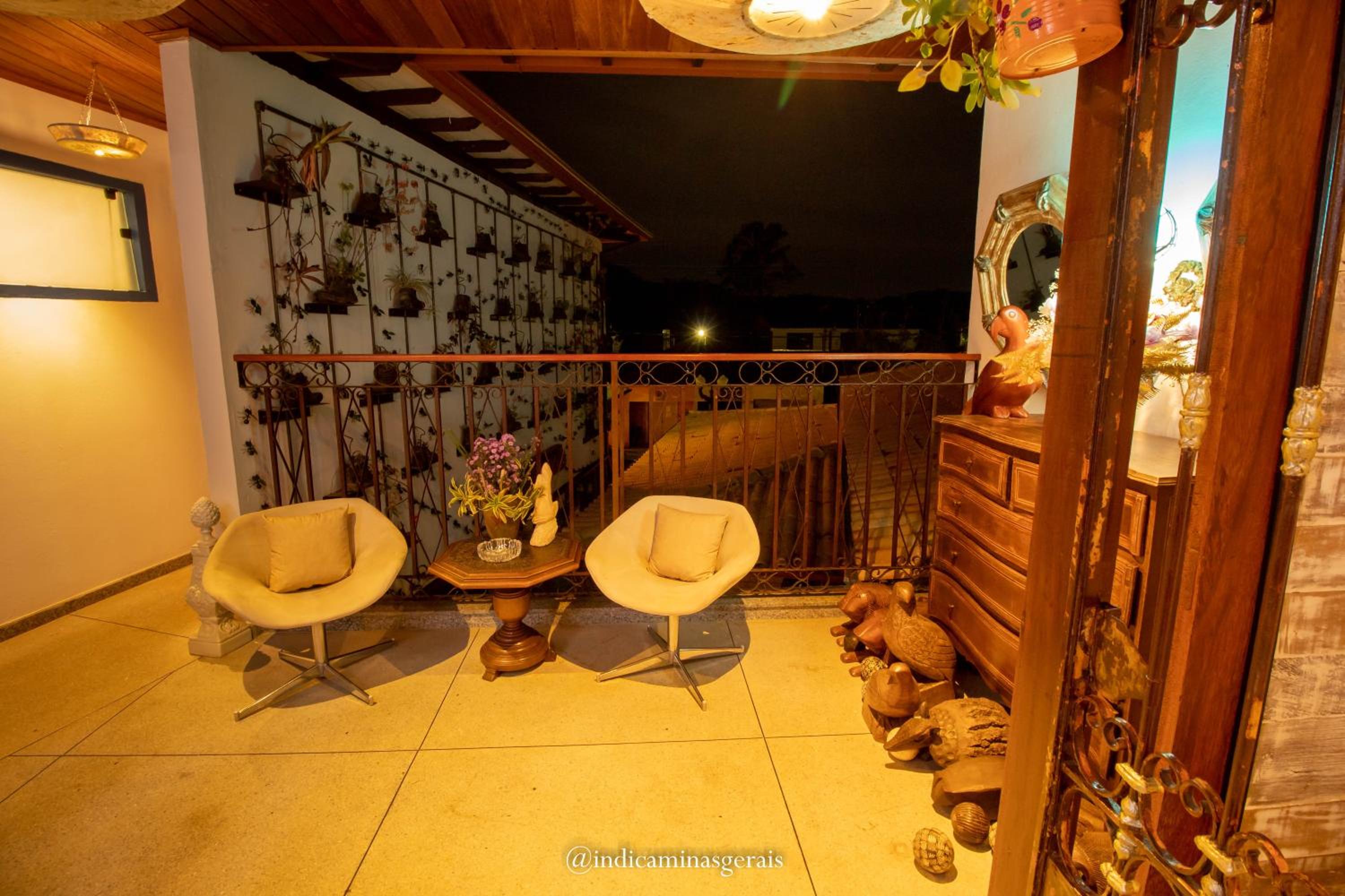 Executive Suite - Photo 9
