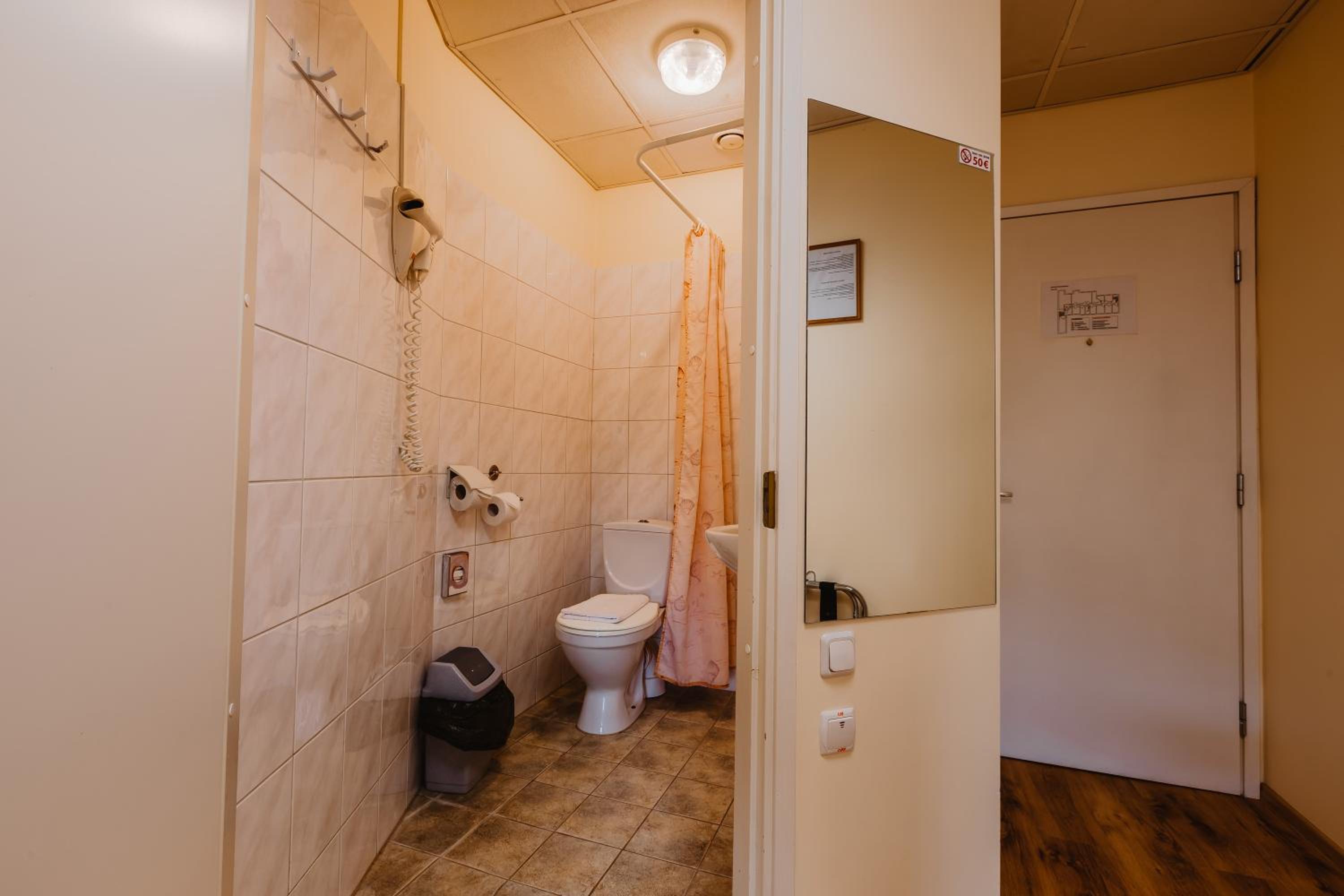 Double Room - Photo 11