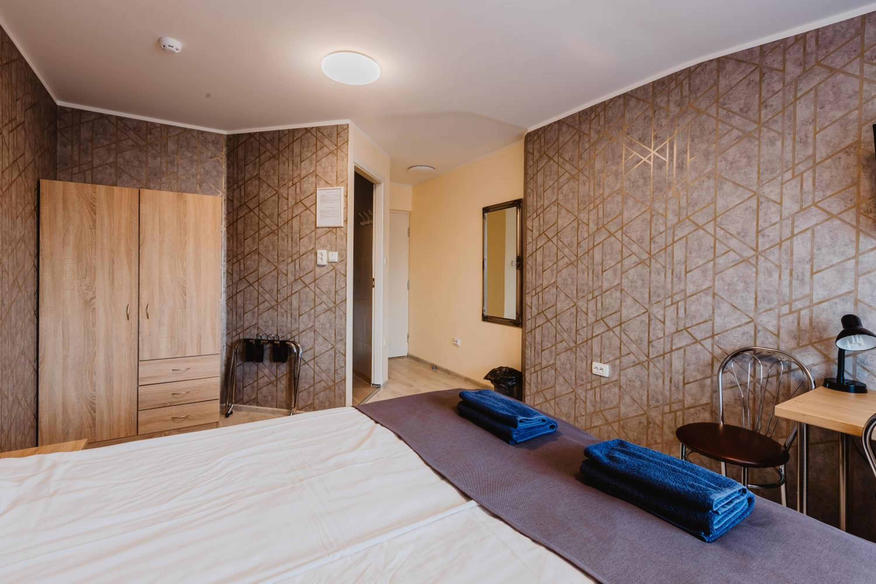 Double Room - Photo 9