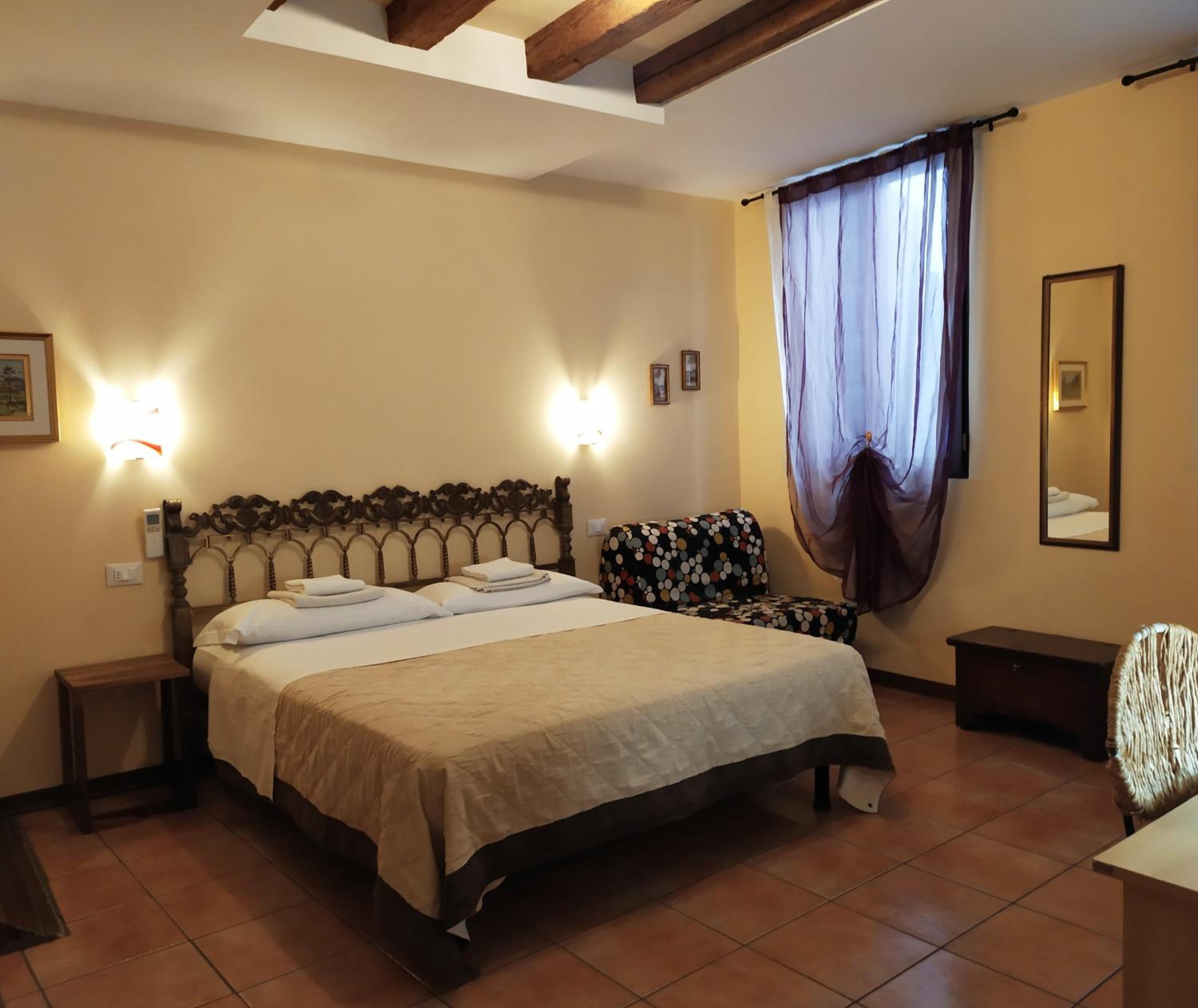 Economy Double Room photo 2