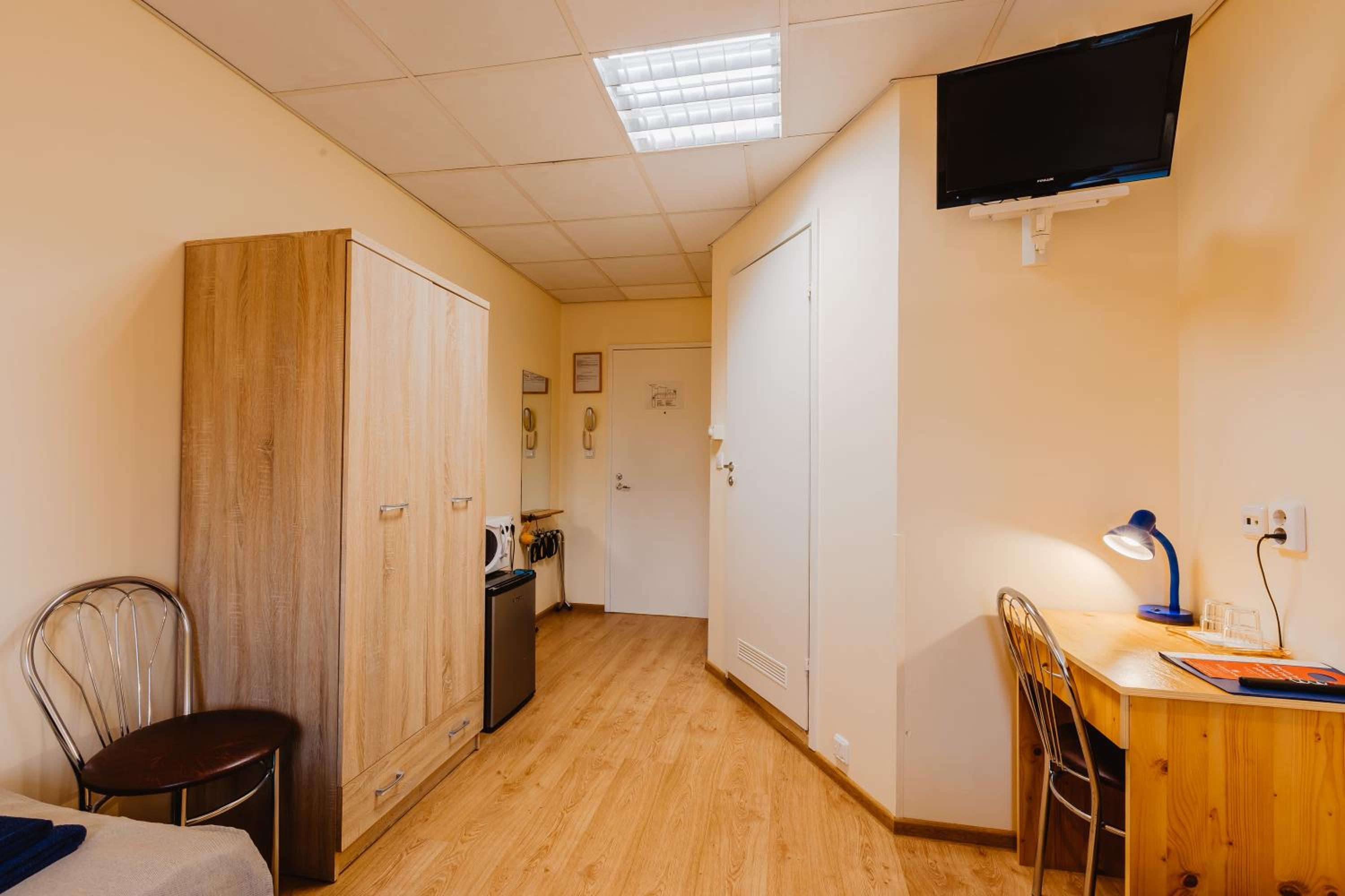 Twin Room - Photo 3