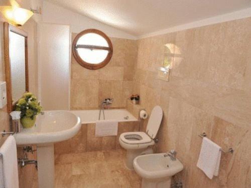 Double Room - Photo 7