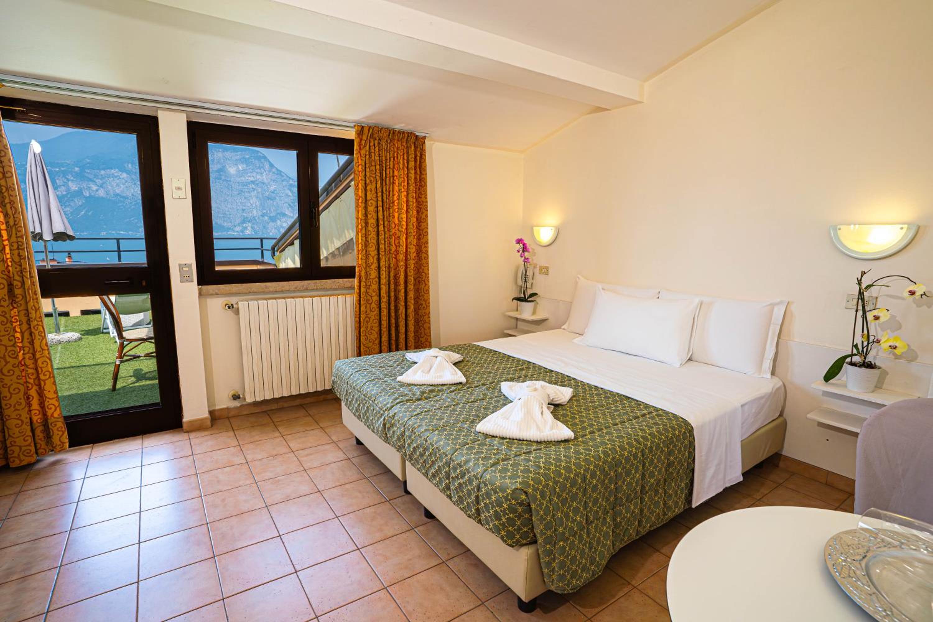 Superior Double or Twin Room with Terrace