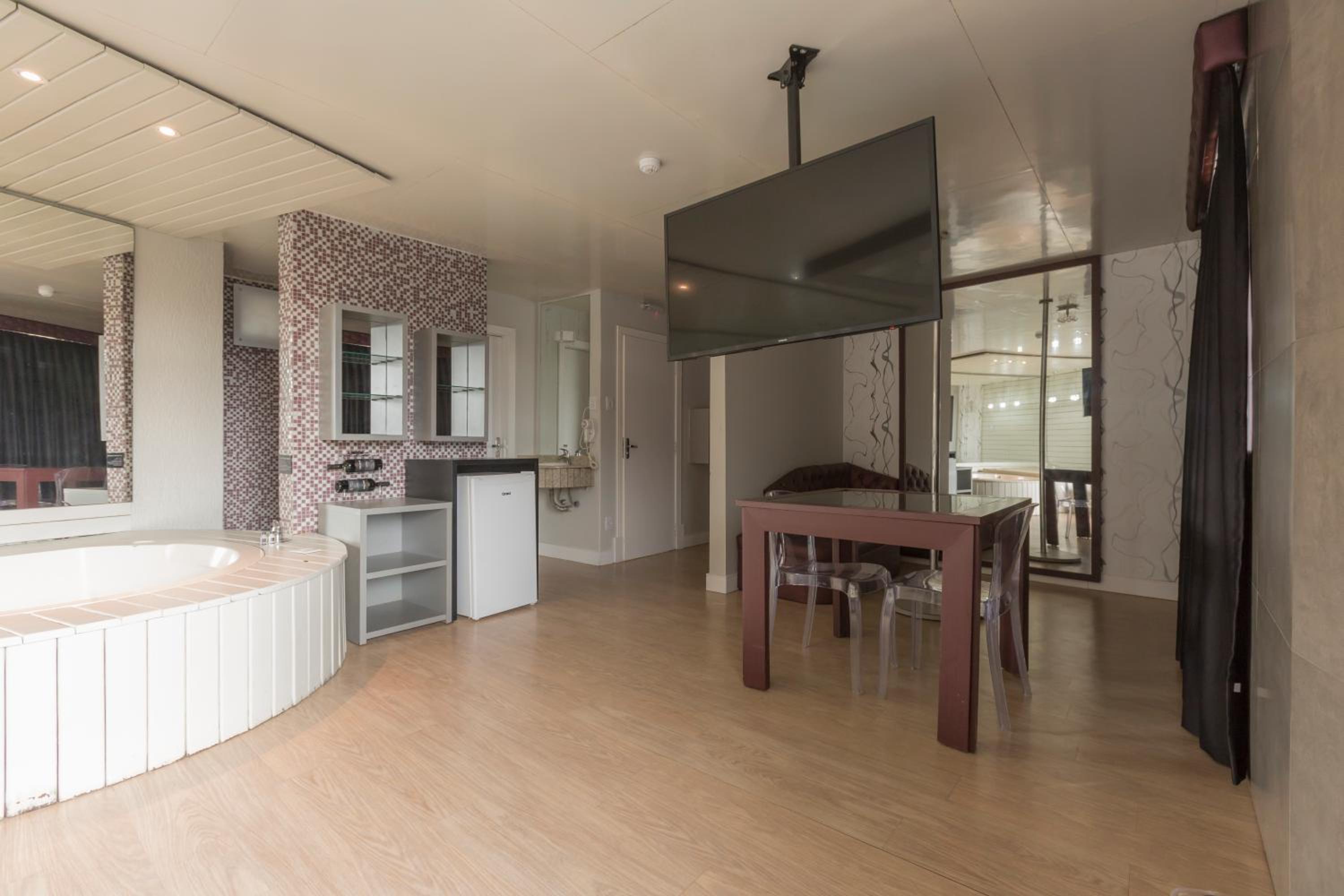 Studio with Spa Bath - Photo 2
