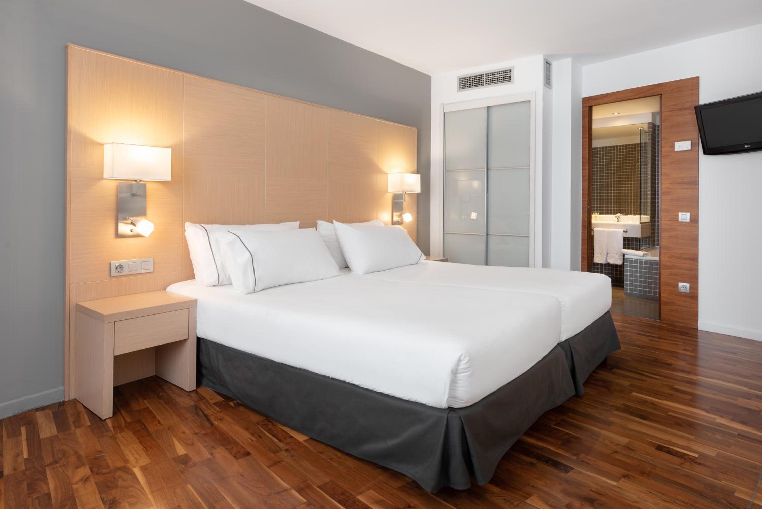 Deluxe Room - Photo 1