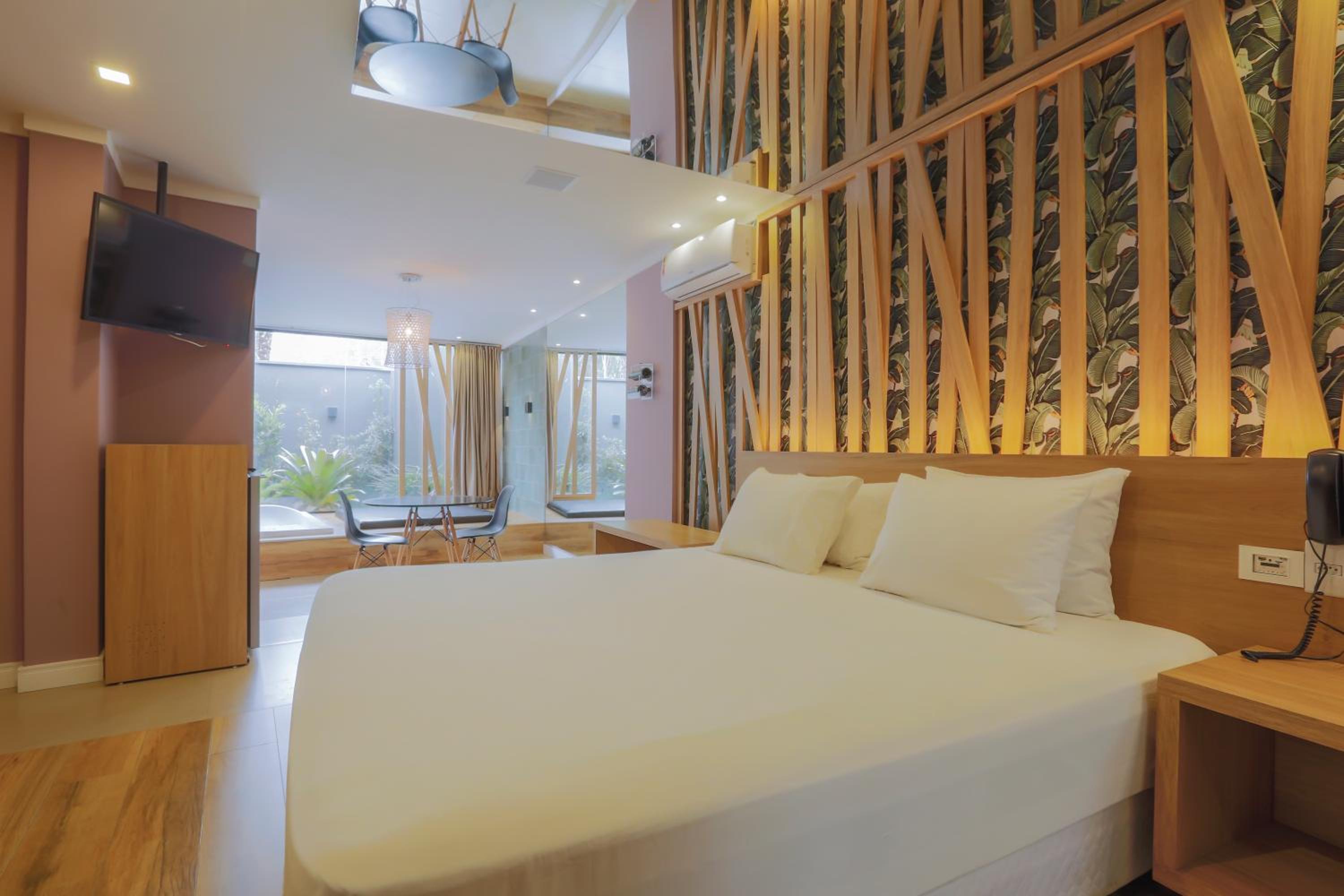 Deluxe Suite with Spa Bath - Photo 1