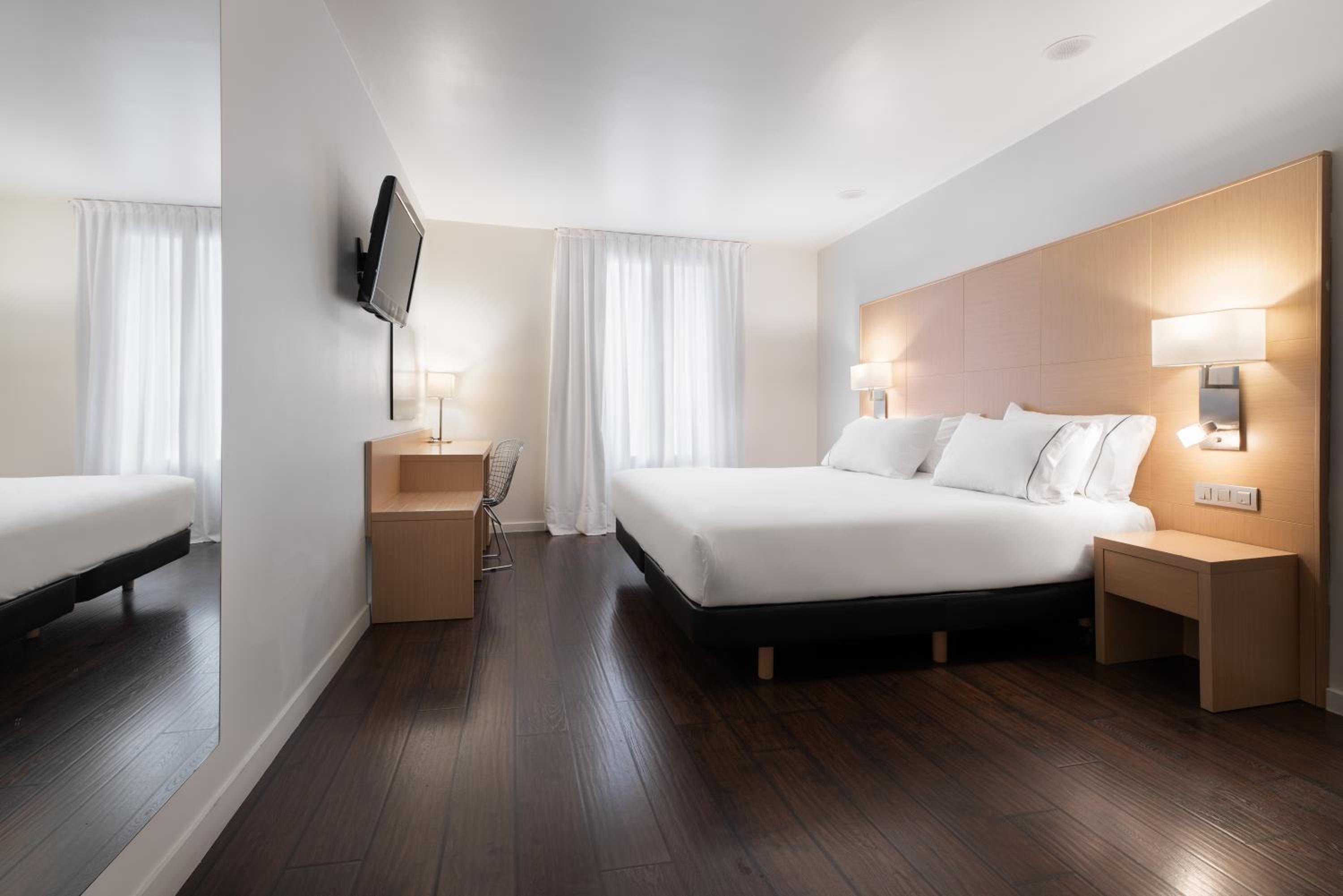 Deluxe Room - Photo 6